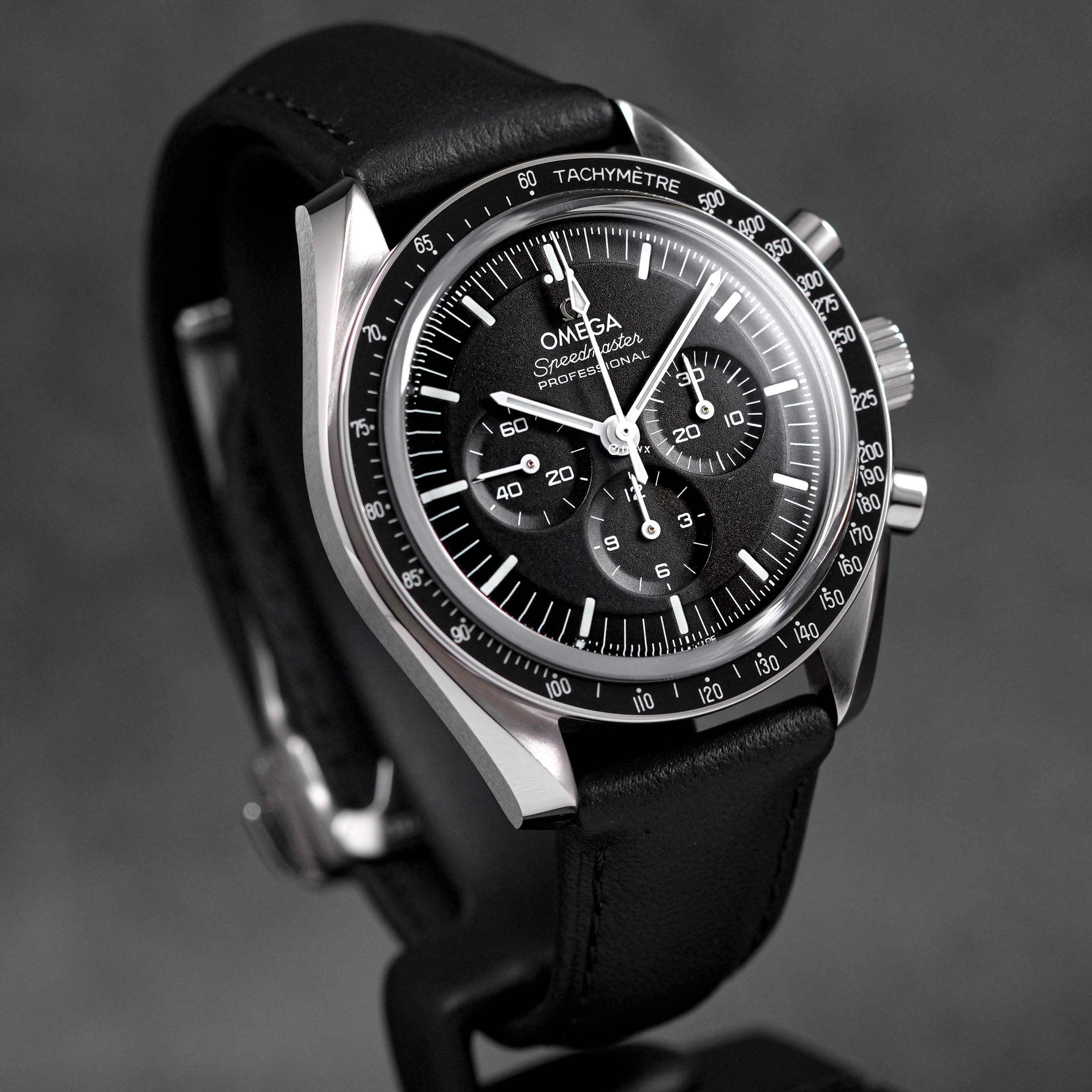 SPEEDMASTER MOONWATCH SAPPHIRE LEATHER STRAP (2023)