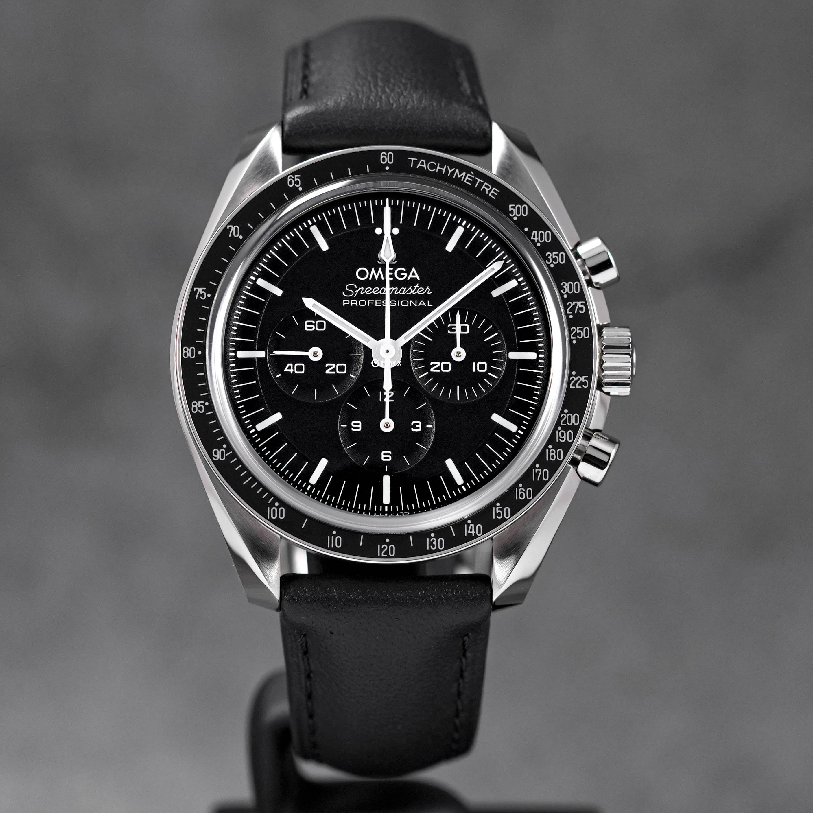 SPEEDMASTER MOONWATCH SAPPHIRE LEATHER STRAP (2023)