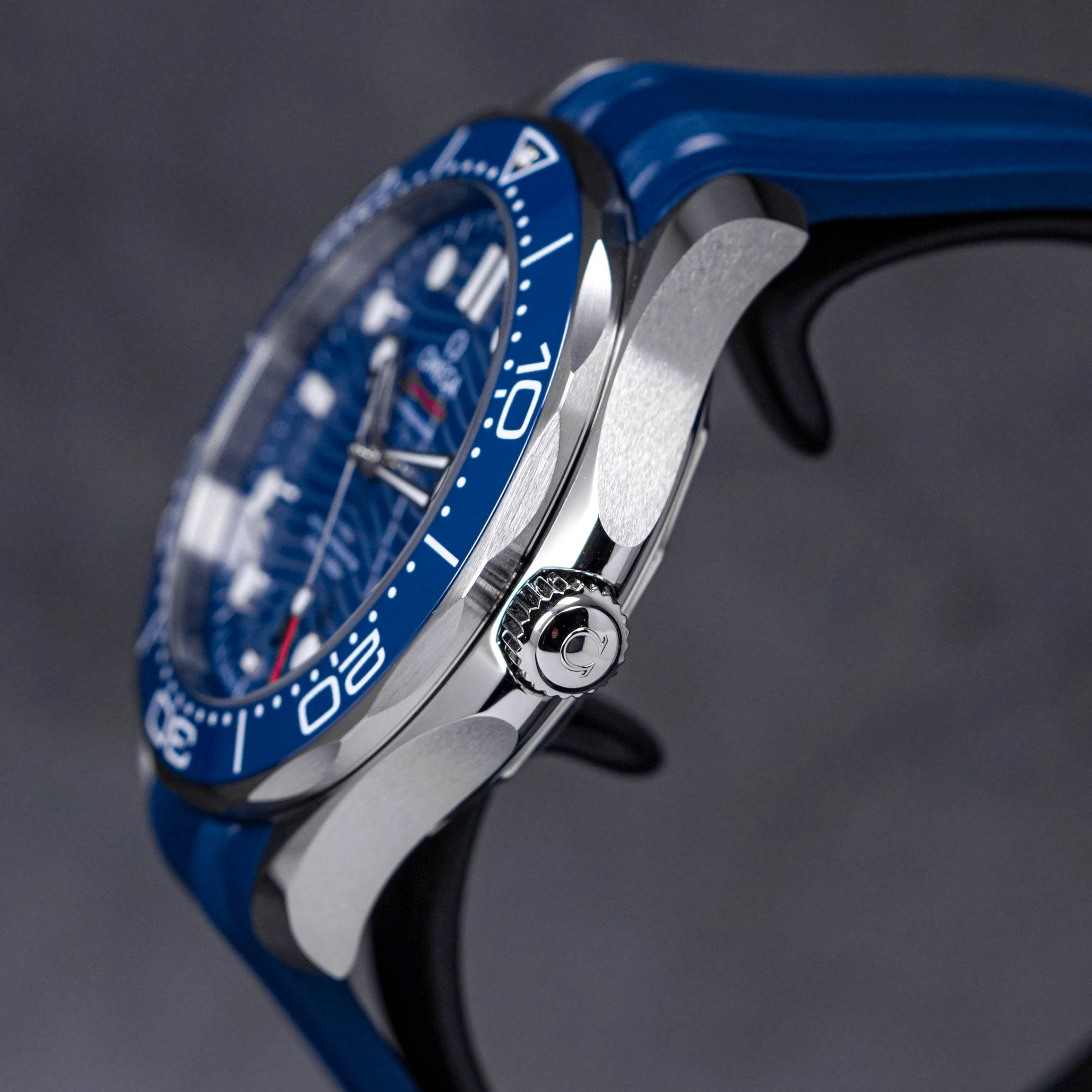 SEAMASTER DIVER 300 BLUE DIAL RUBBER (2023)