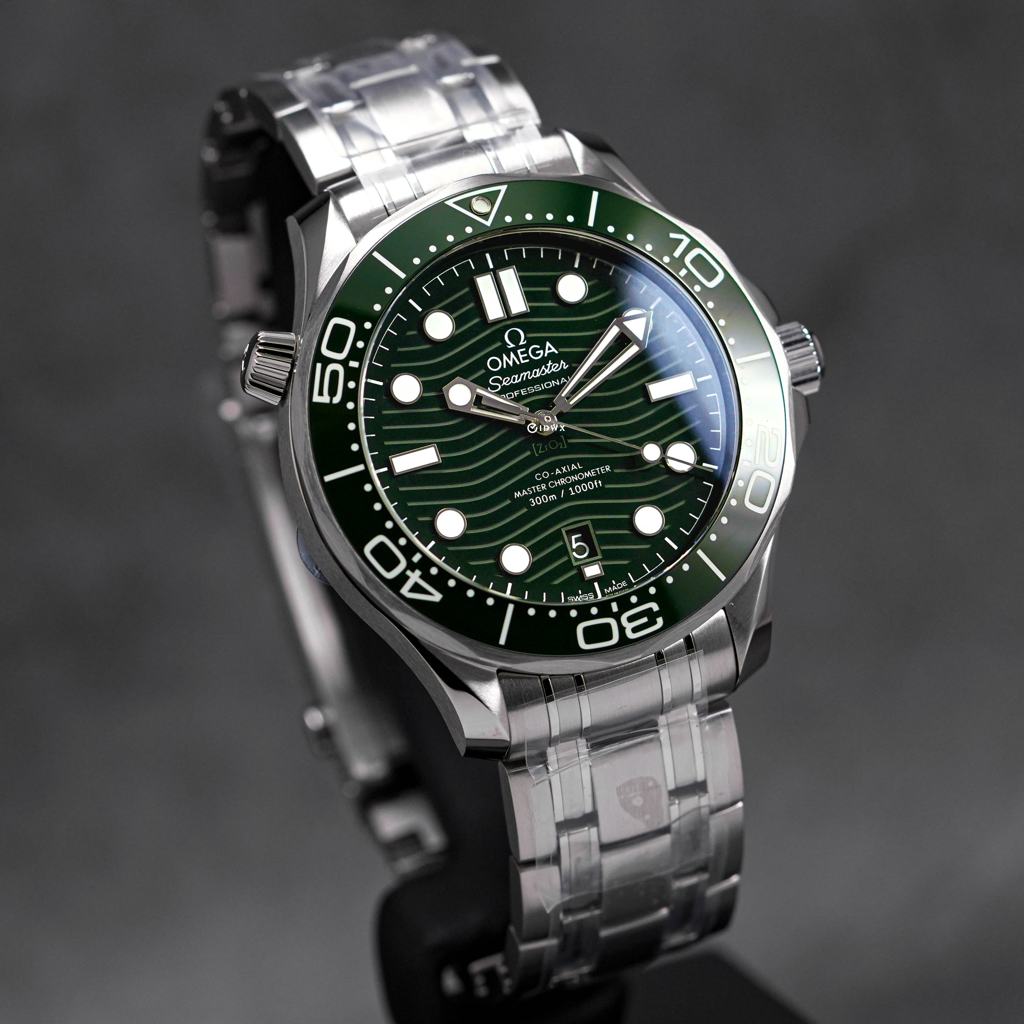 SEAMASTER DIVER 300 GREEN DIAL (2024)