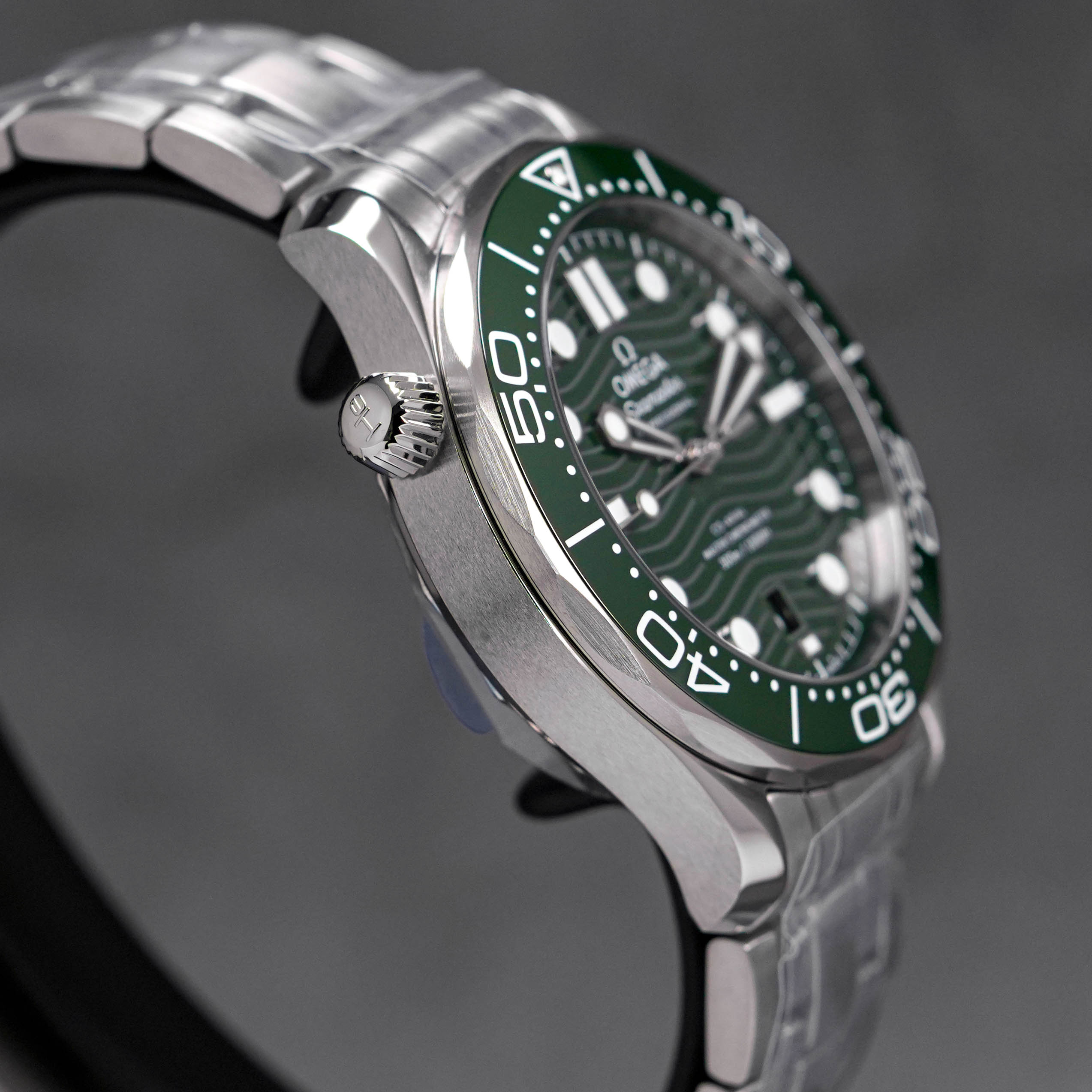 SEAMASTER DIVER 300 GREEN DIAL (2023)