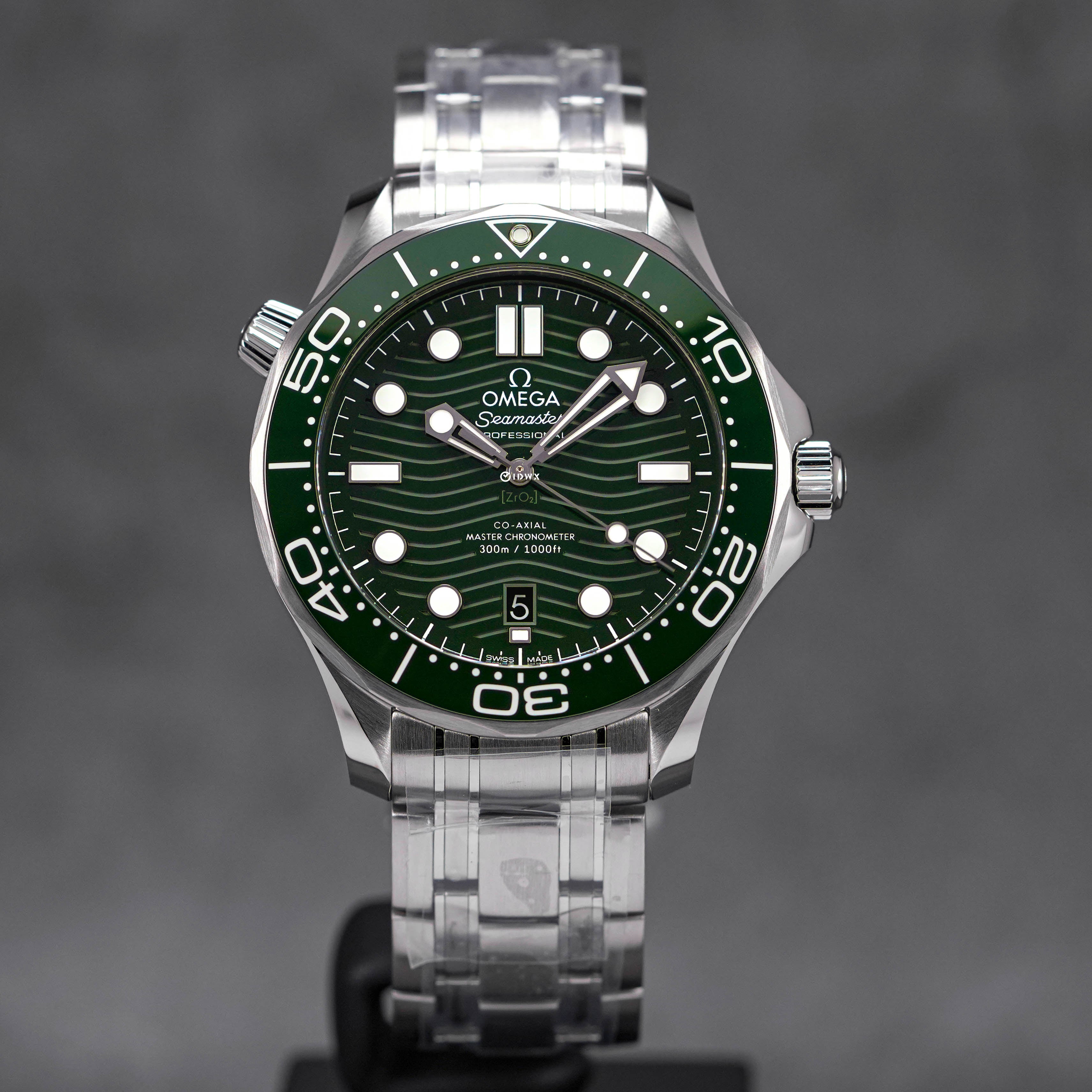 SEAMASTER DIVER 300 GREEN DIAL (2023)