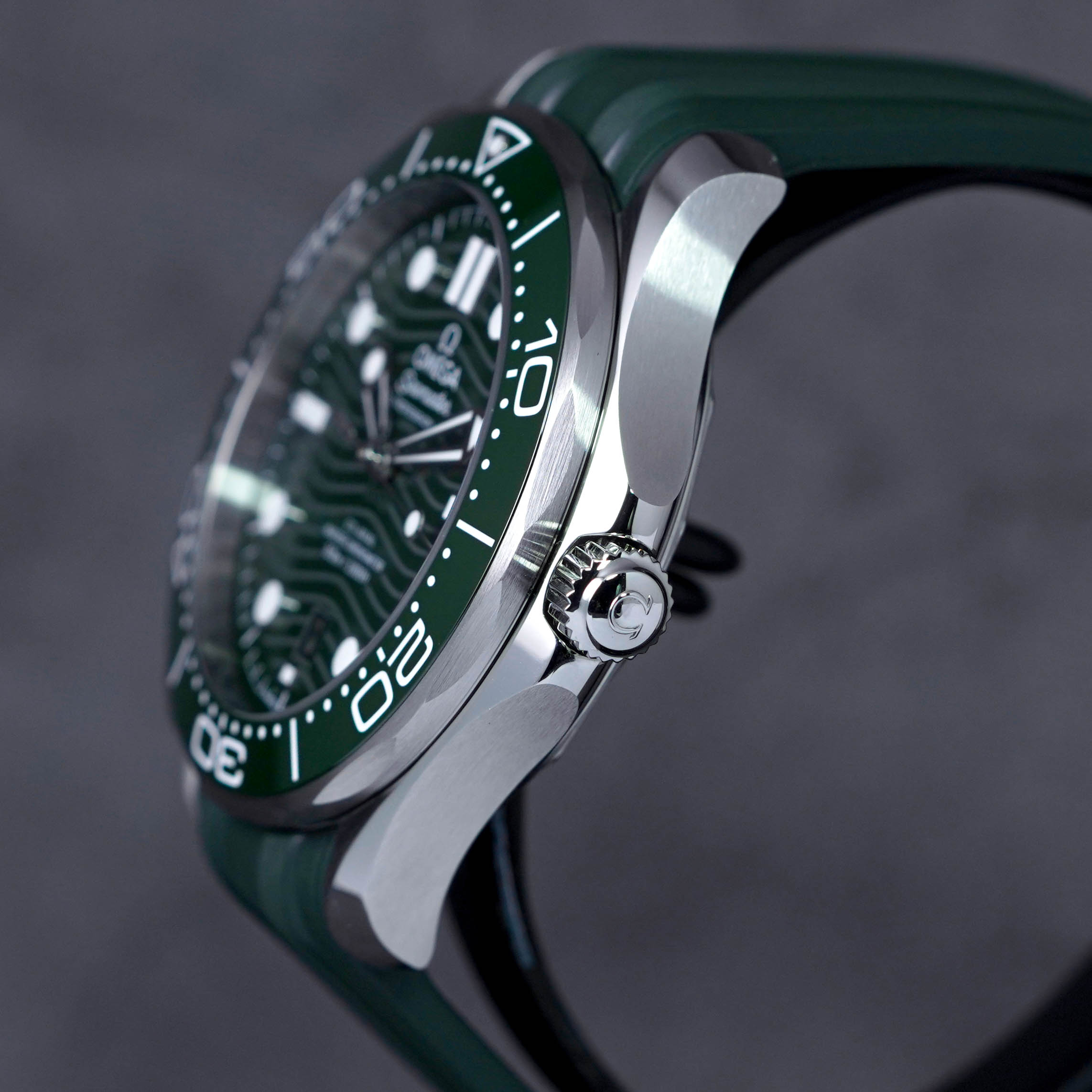 SEAMASTER DIVER 300 GREEN DIAL RUBBER STRAP (2023)