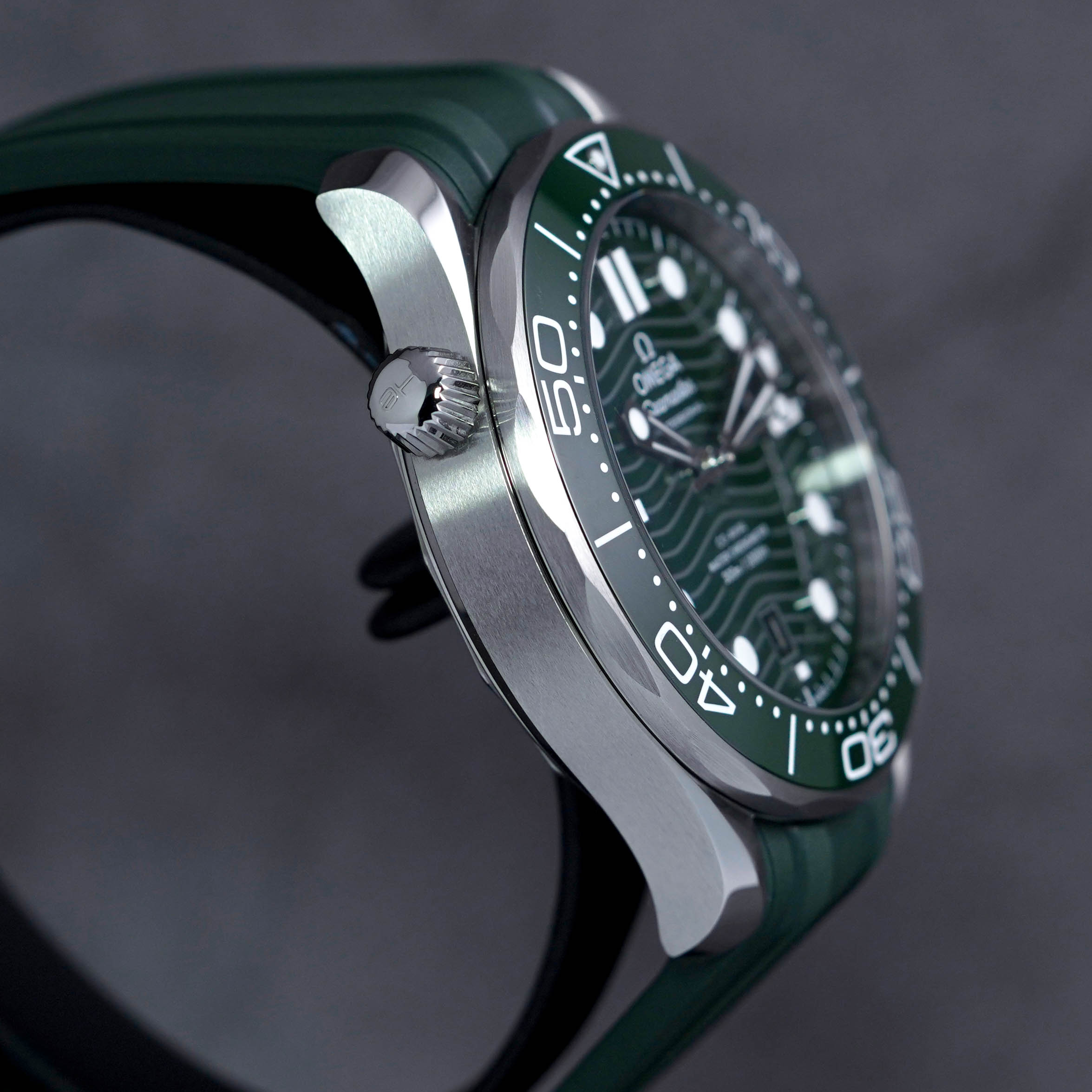 SEAMASTER DIVER 300 GREEN DIAL RUBBER STRAP (2023)