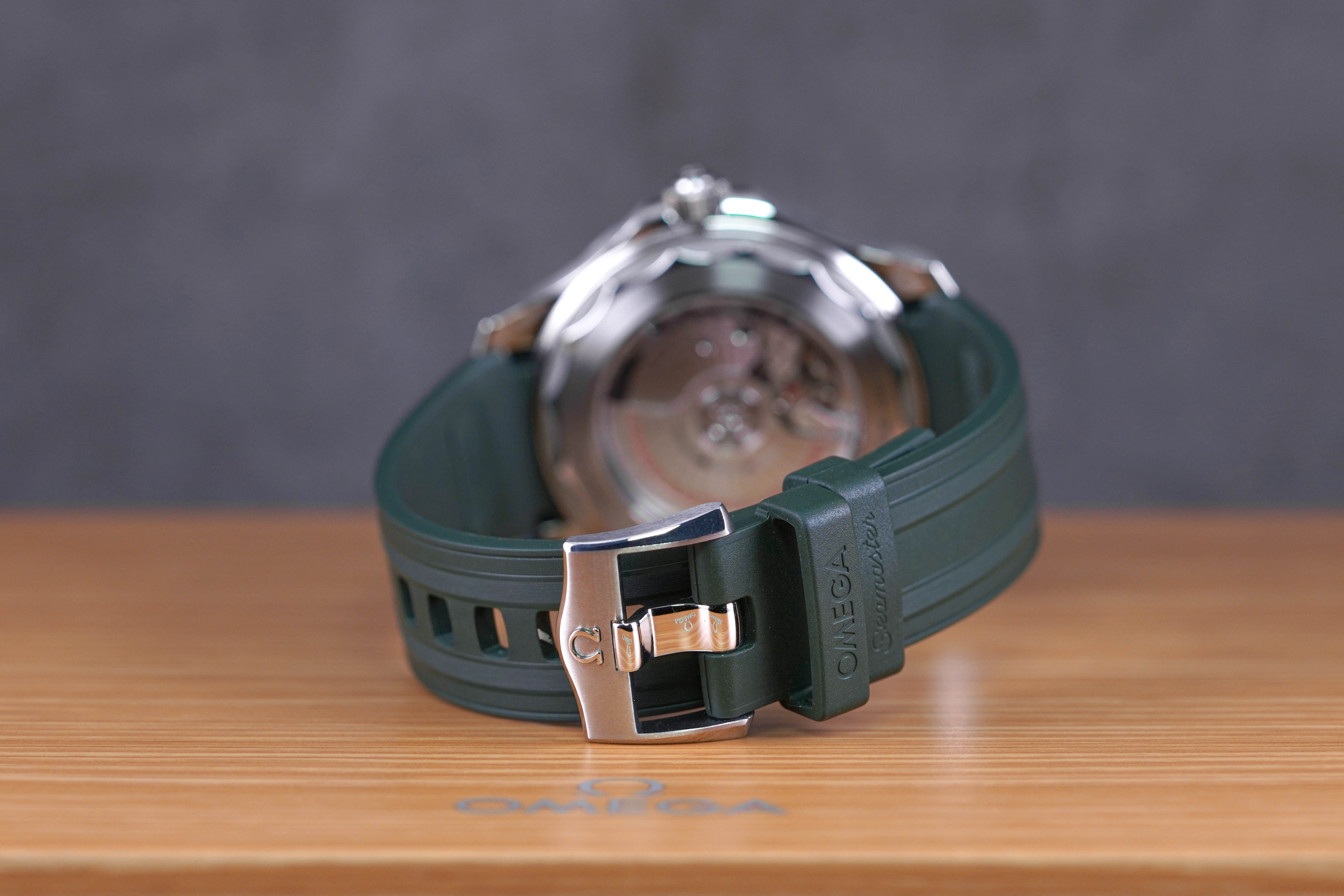 SEAMASTER DIVER 300 GREEN DIAL RUBBER STRAP (2023)