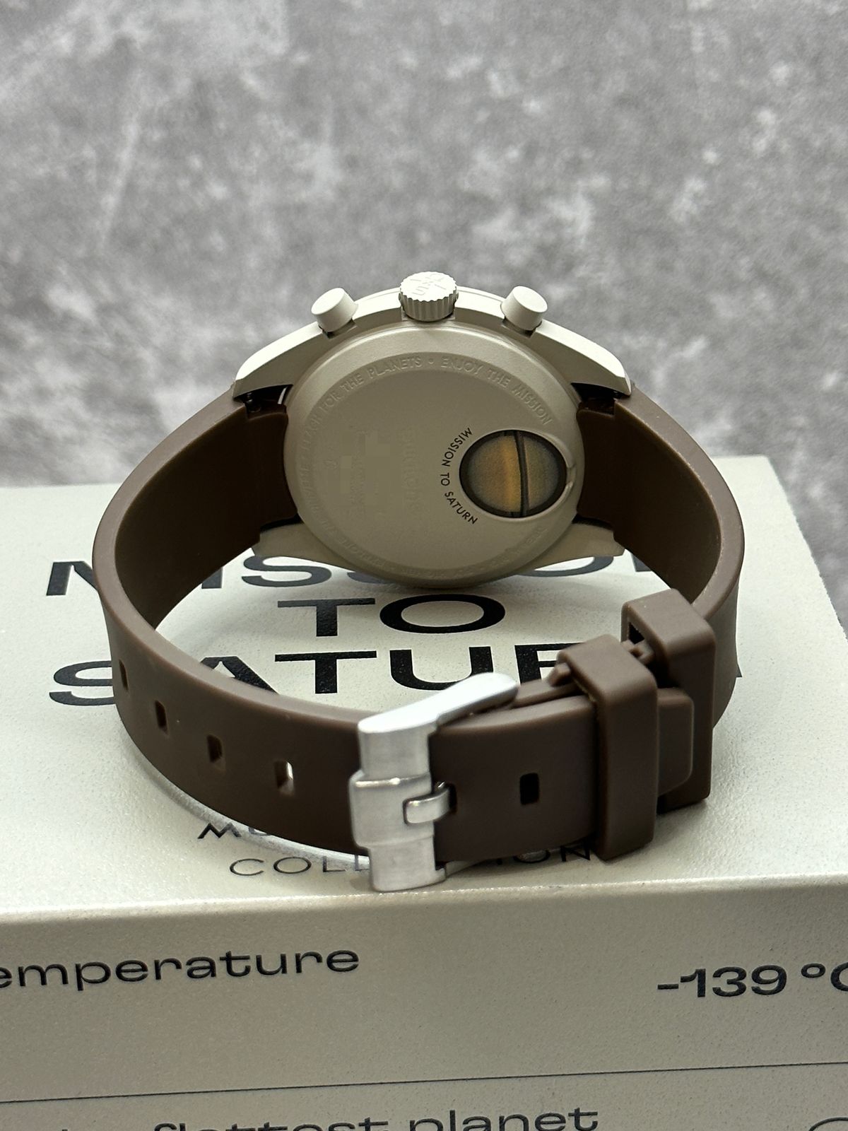 OMEGA Mission to Saturn クロノグラフ SWATCH X OMEGA Mission to Saturn MOONSWATCH review - YouTube