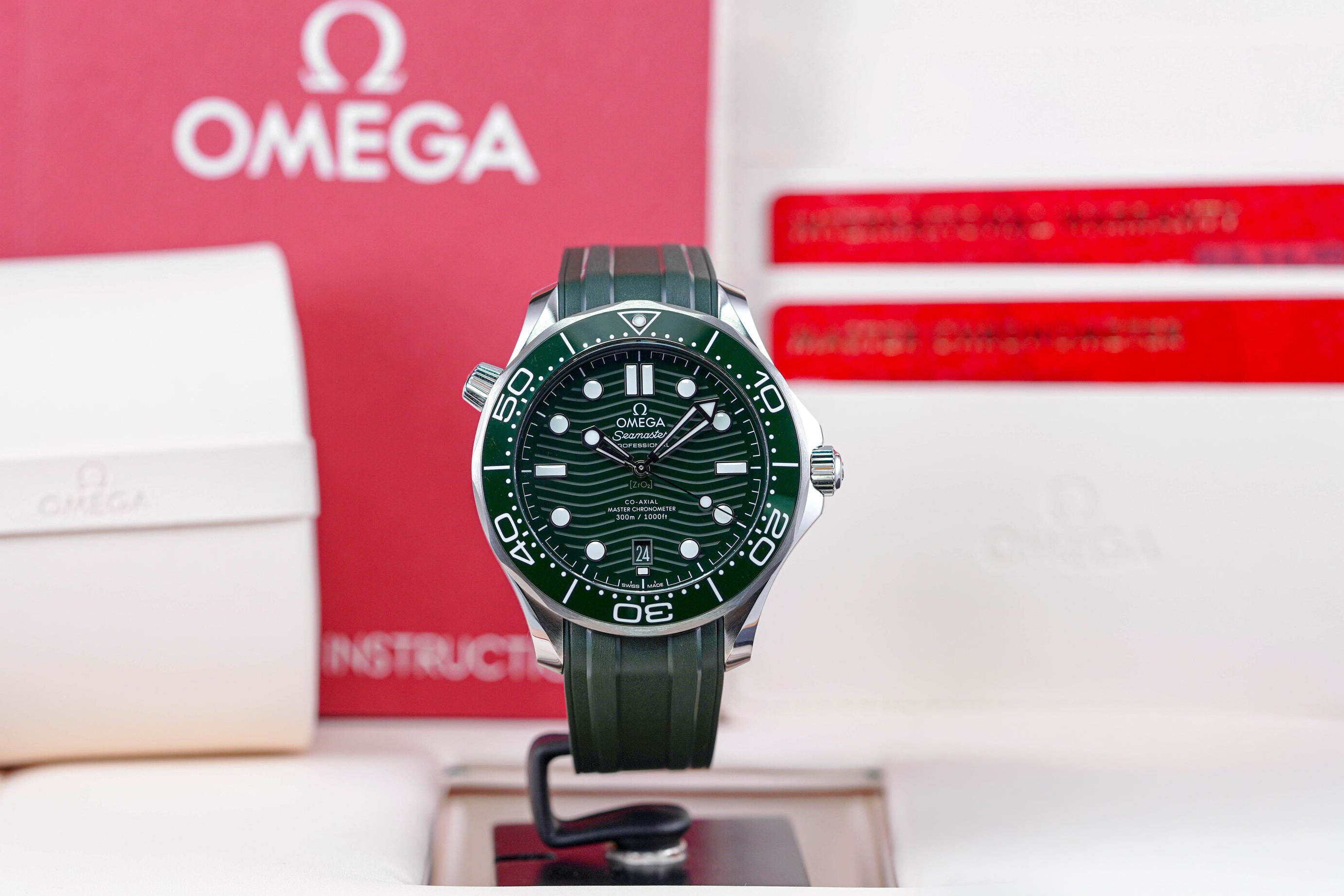 SEAMASTER DIVER 300 GREEN DIAL RUBBER STRAP (2026)