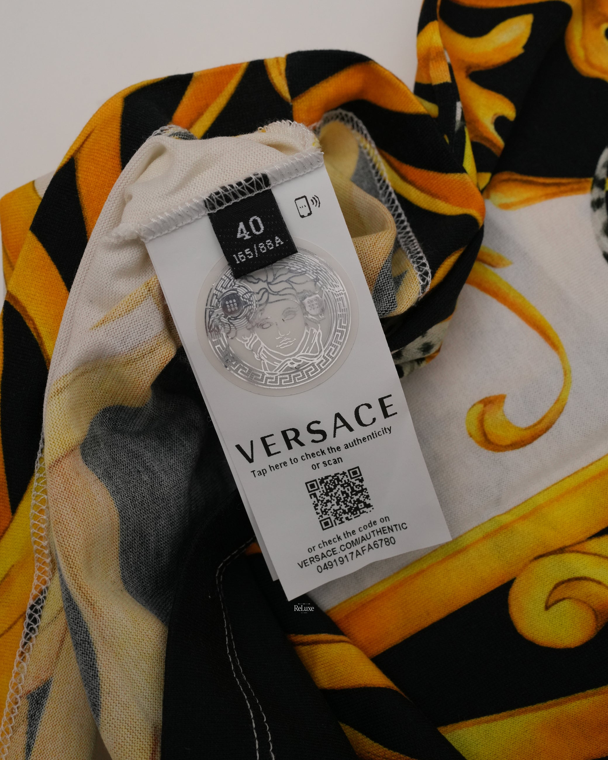 VERSACE BAROCCO T-SHIRT BLACK X WHITE X GOLD SIZE 40 - IDWX
