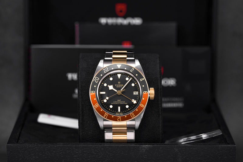 HERITAGE BLACK BAY GMT TWOTONE YELLOWGOLD BLACK DIAL (2024)