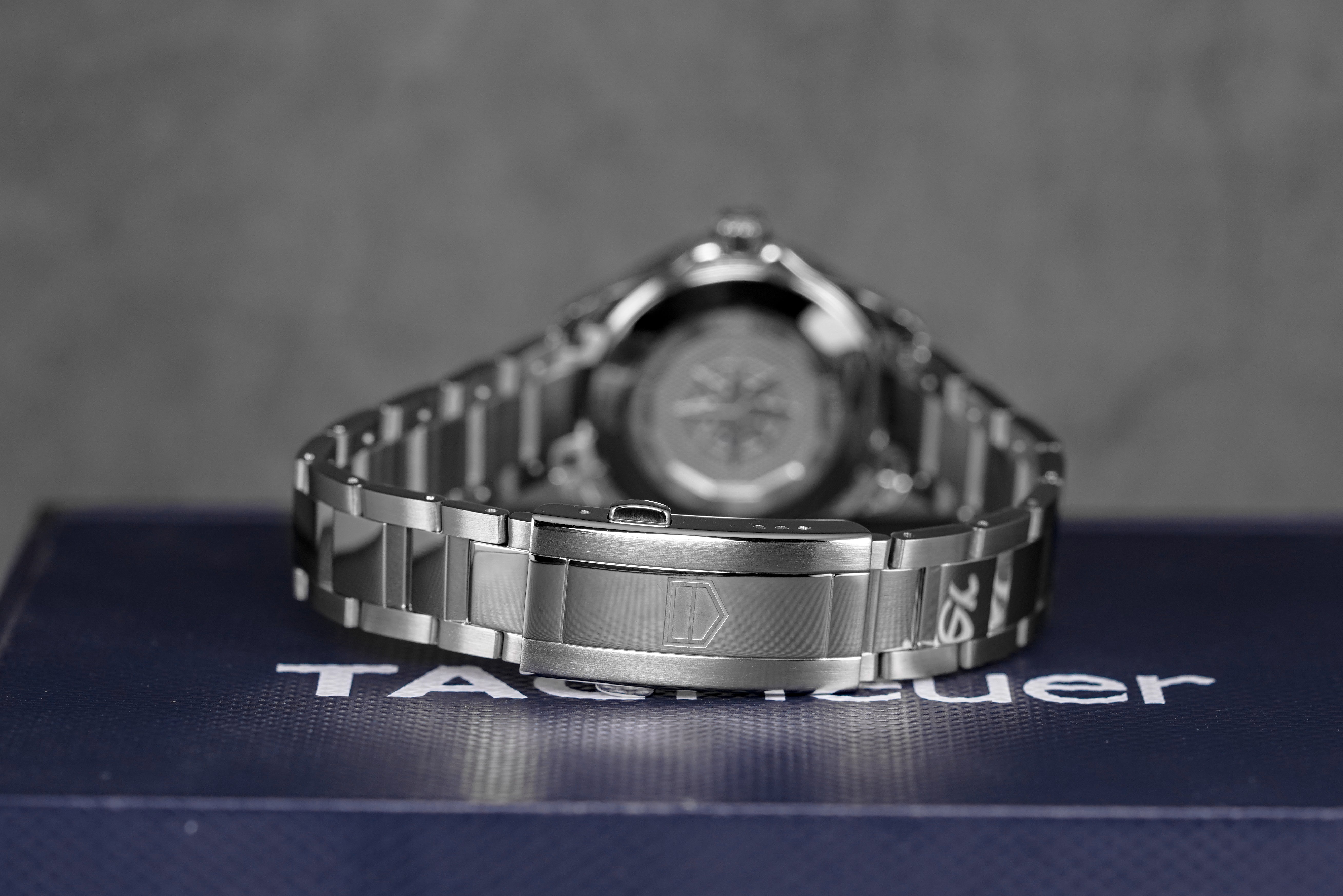 Harga Tag Heuer Aquaracer 200 Date Ruby Red