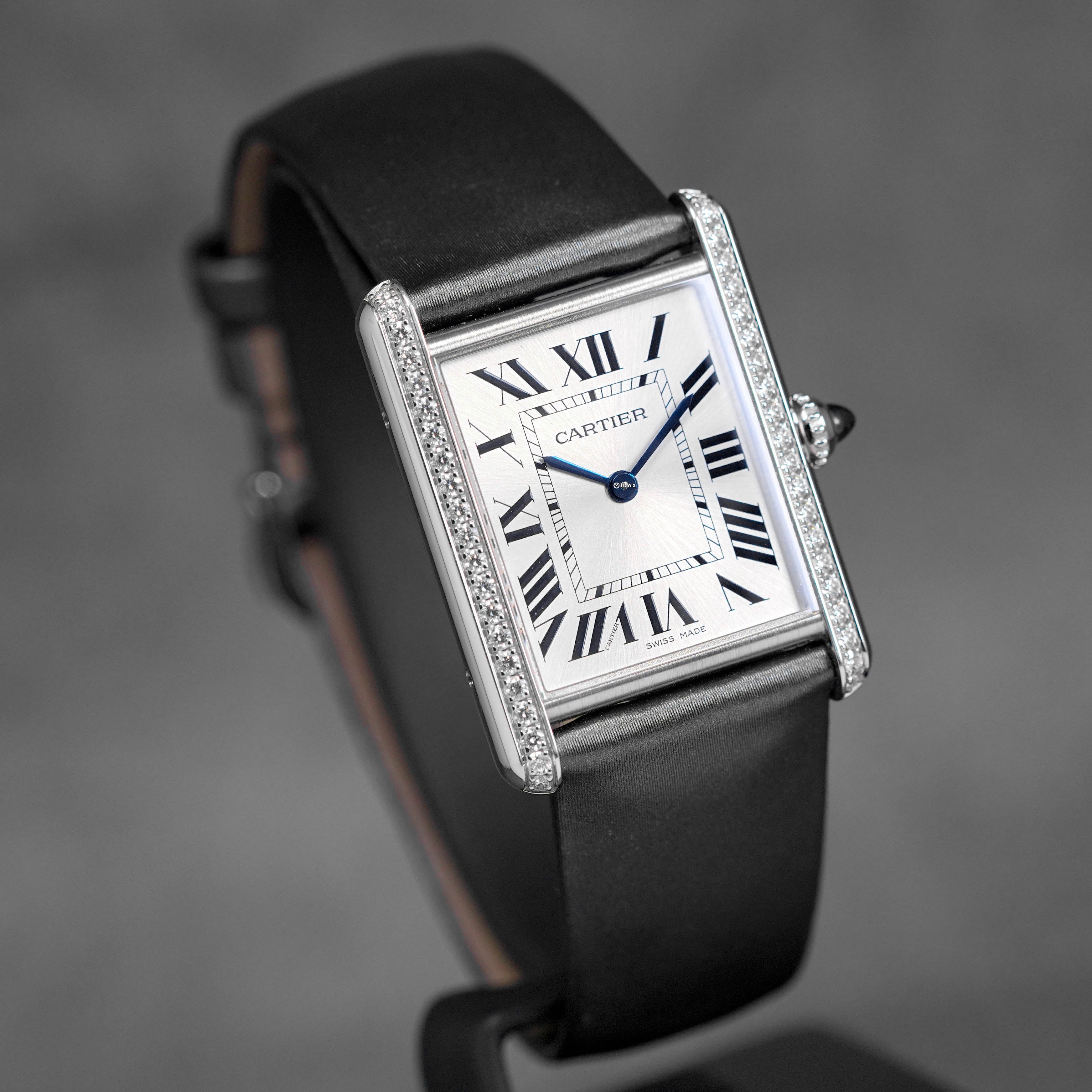 CARTIER TANK MUST DE CARTIER L SILVER DIAL DIAMOND BEZEL (2023) - IDWX