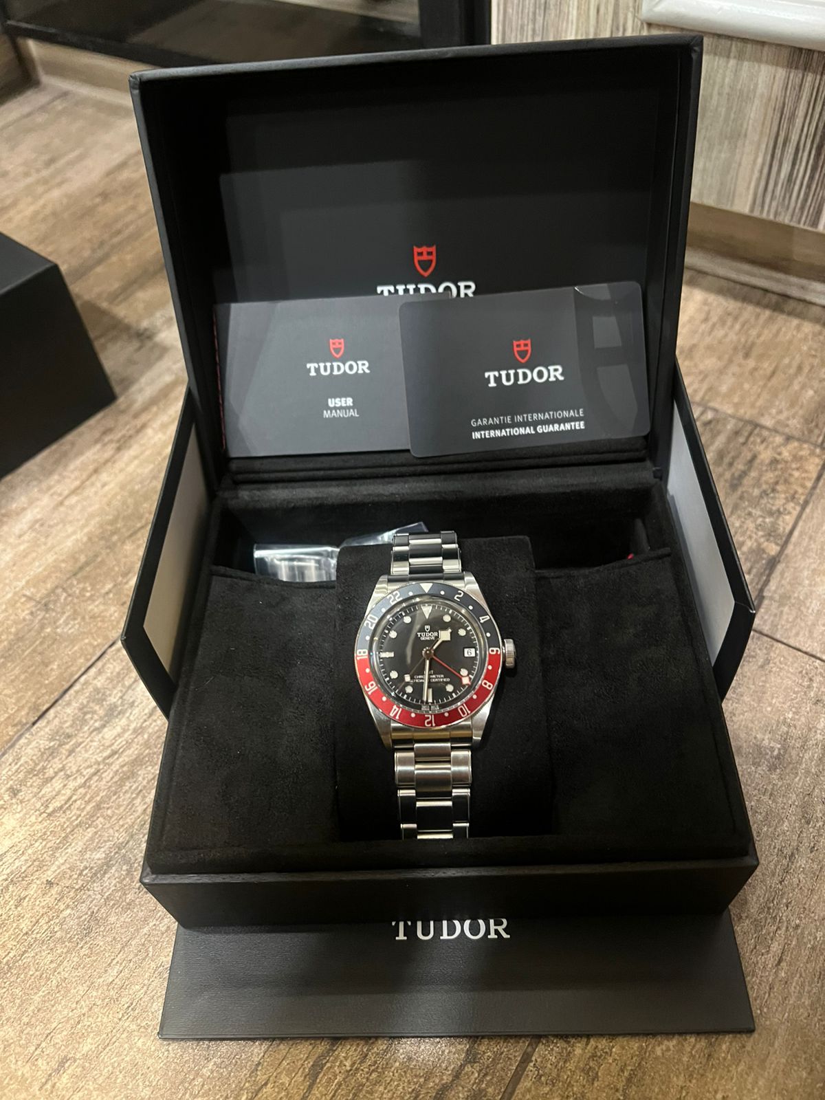 BLACK BAY GMT 'PEPSI' BLACK DIAL (2024)