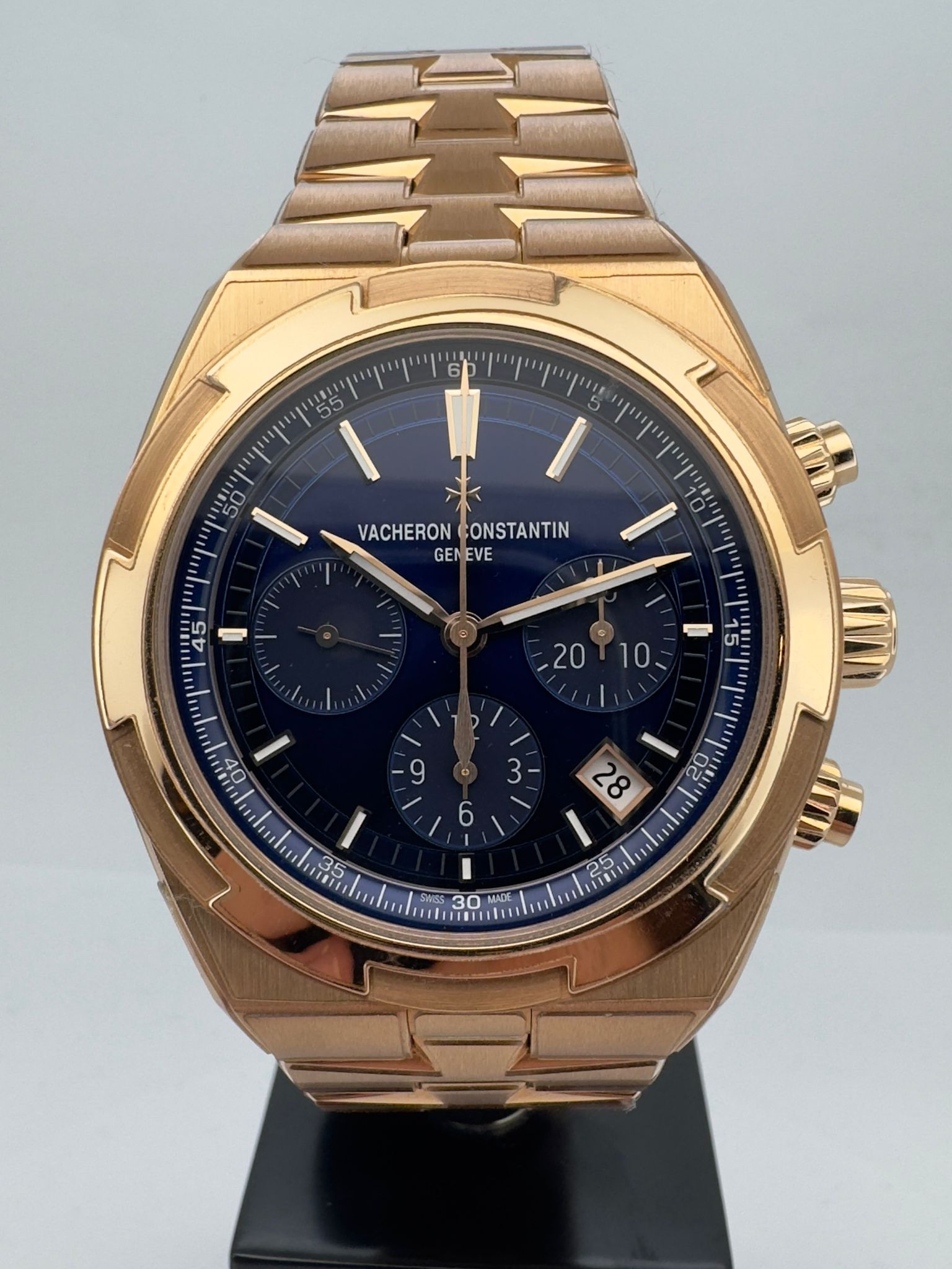 OVERSEAS ROSEGOLD CHRONOGRAPH BLUE DIAL (2024)