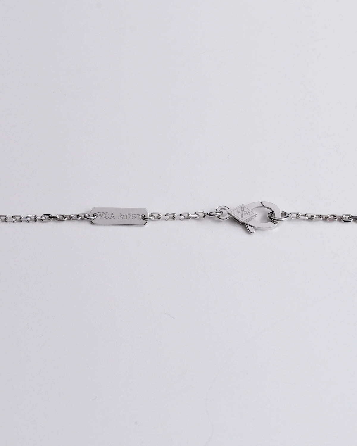 VINTAGE ALHAMBRA MOTHER OF PEARL NECKLACE WHITE GOLD (2022)