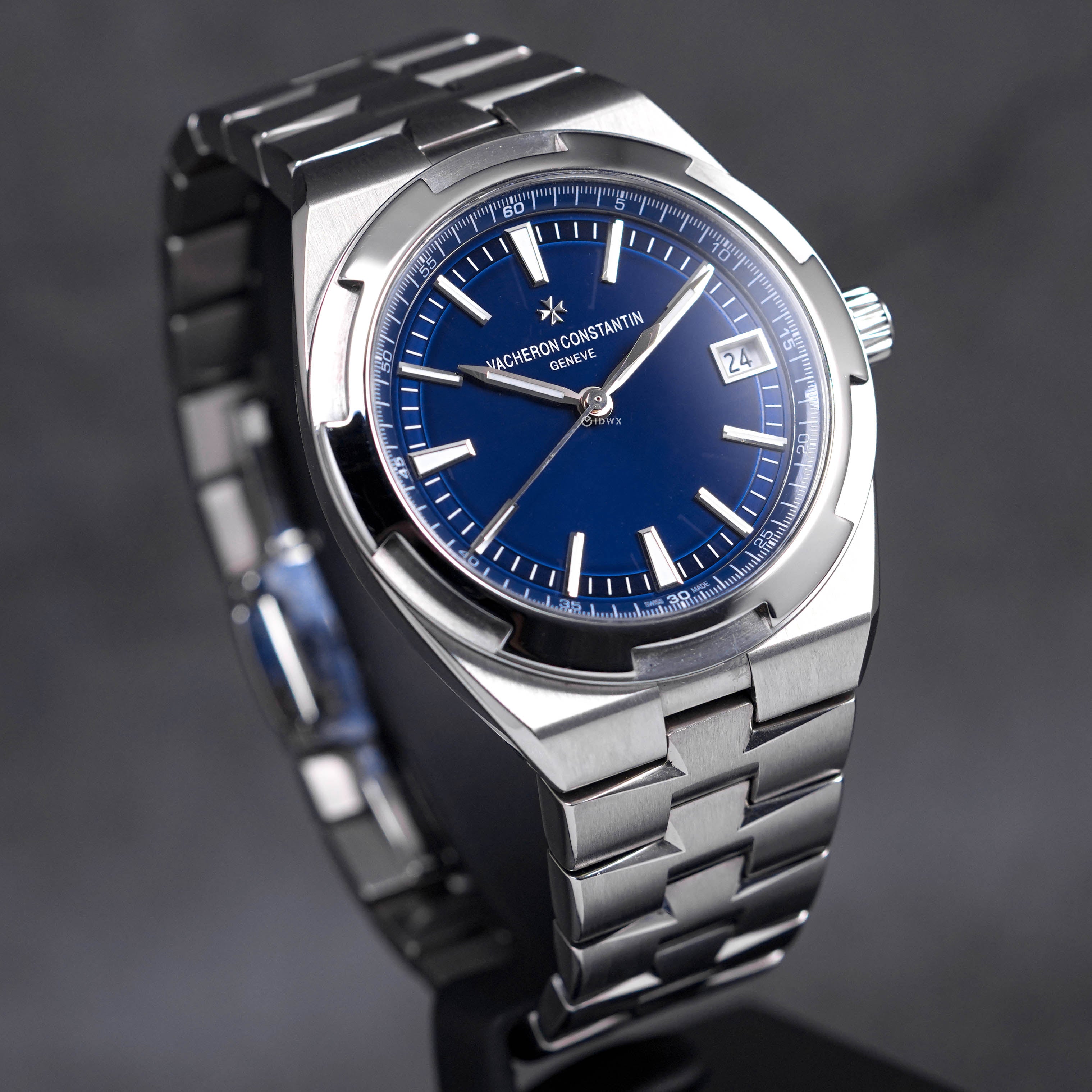 OVERSEAS BLUE DIAL (2019)