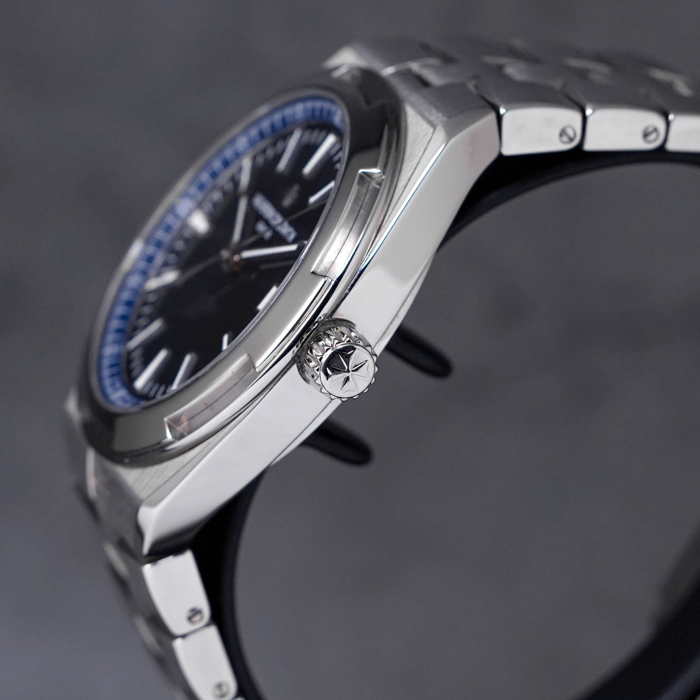 OVERSEAS BLUE DIAL (2019)