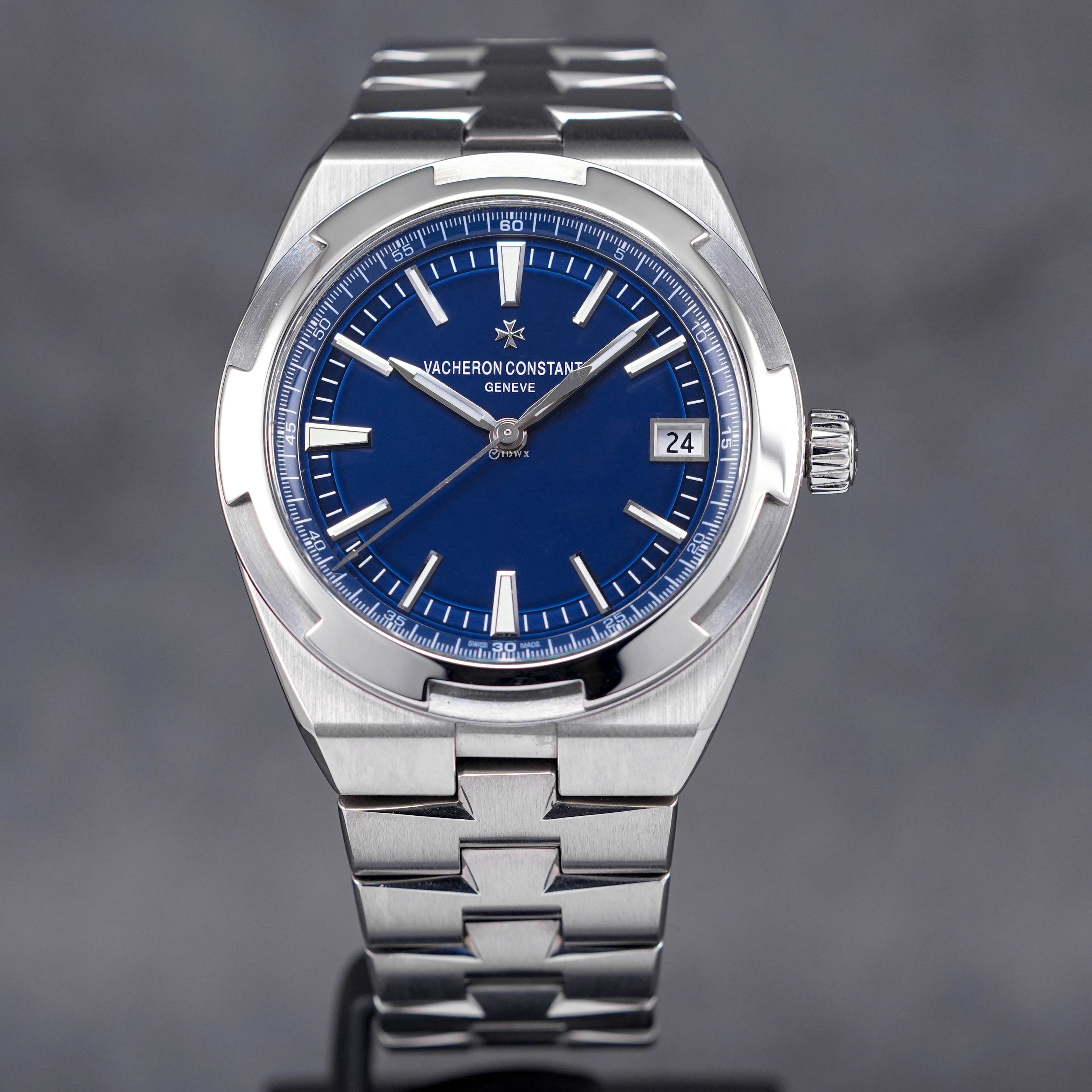 OVERSEAS BLUE DIAL (2019)