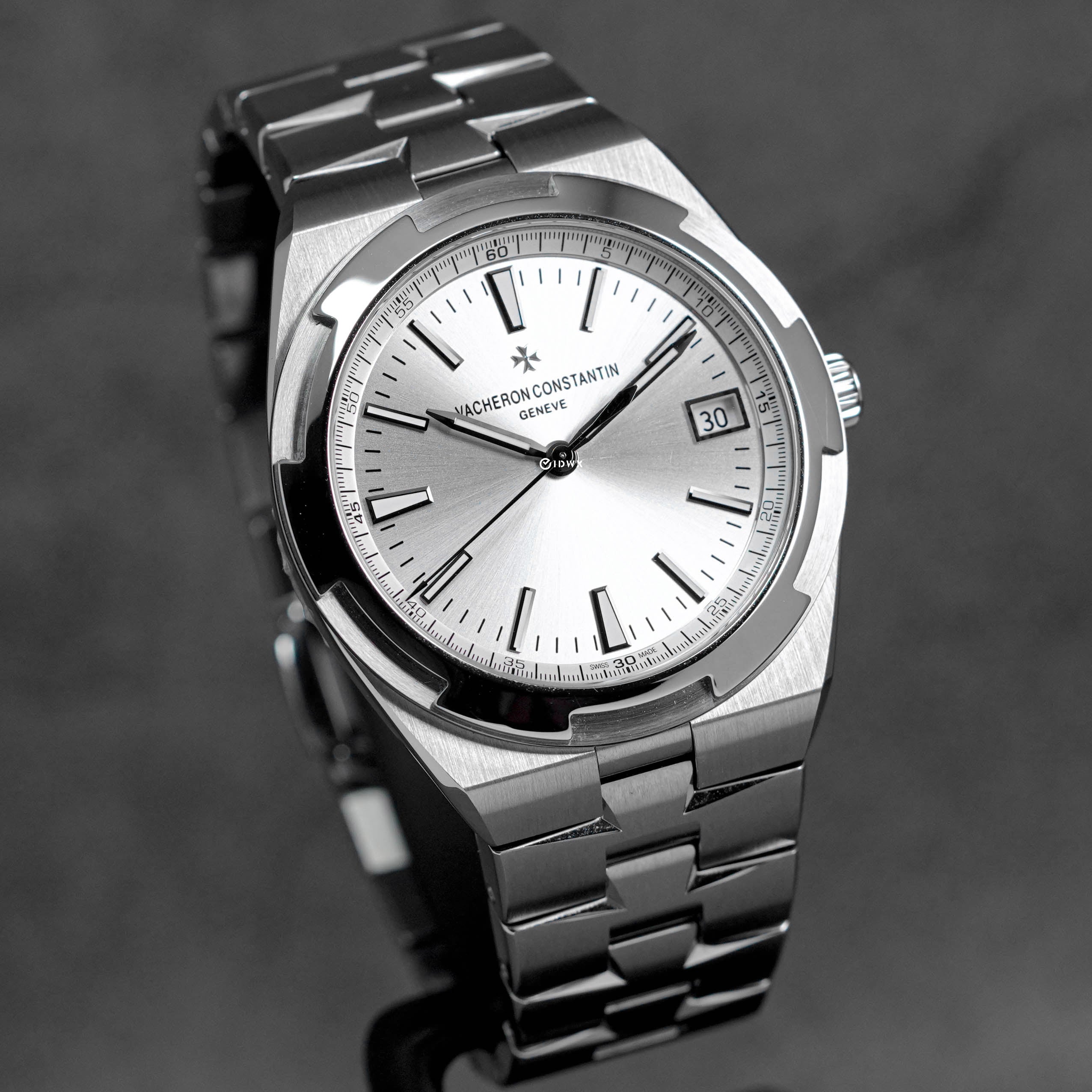 OVERSEAS SILVER DIAL (2021)