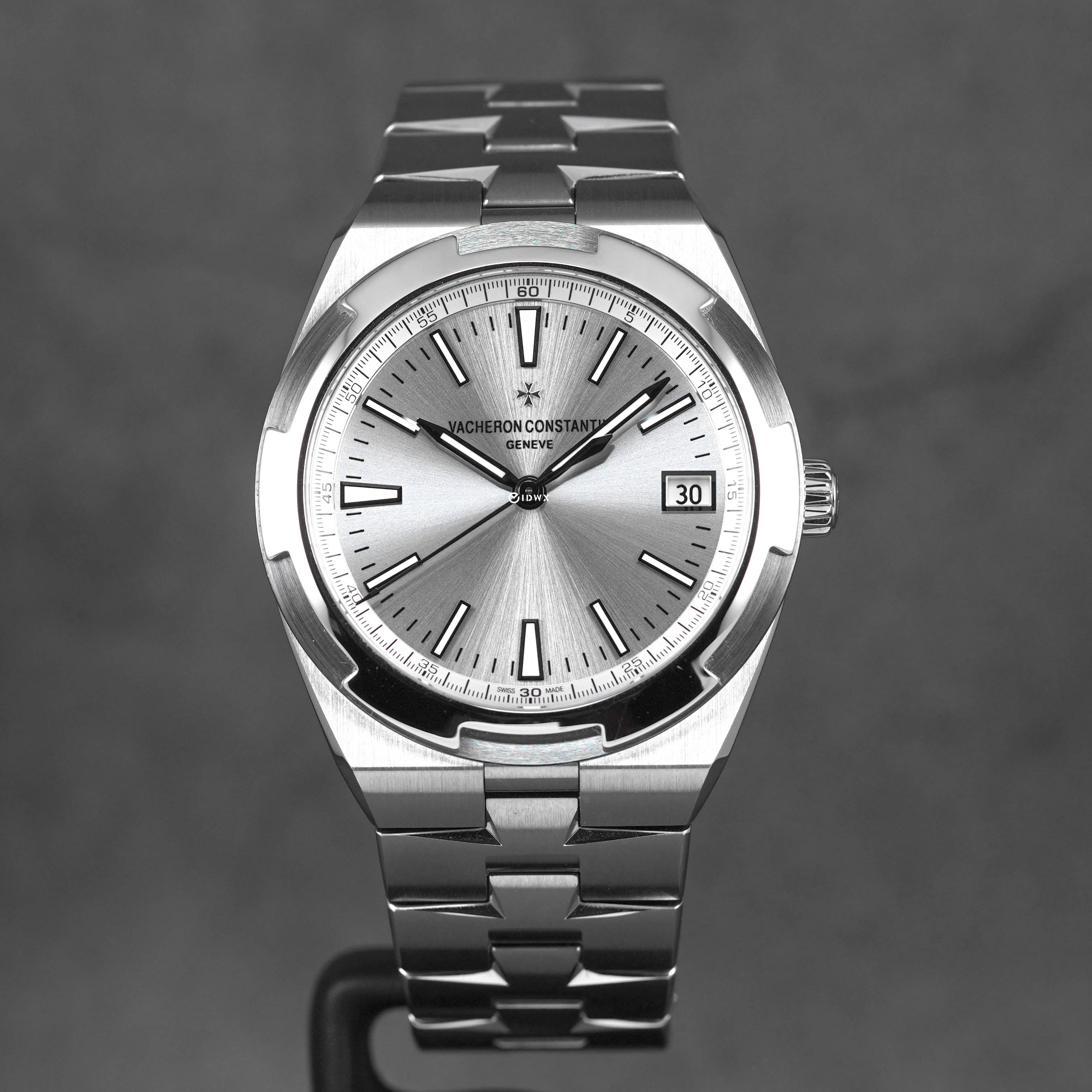 OVERSEAS SILVER DIAL (2021)