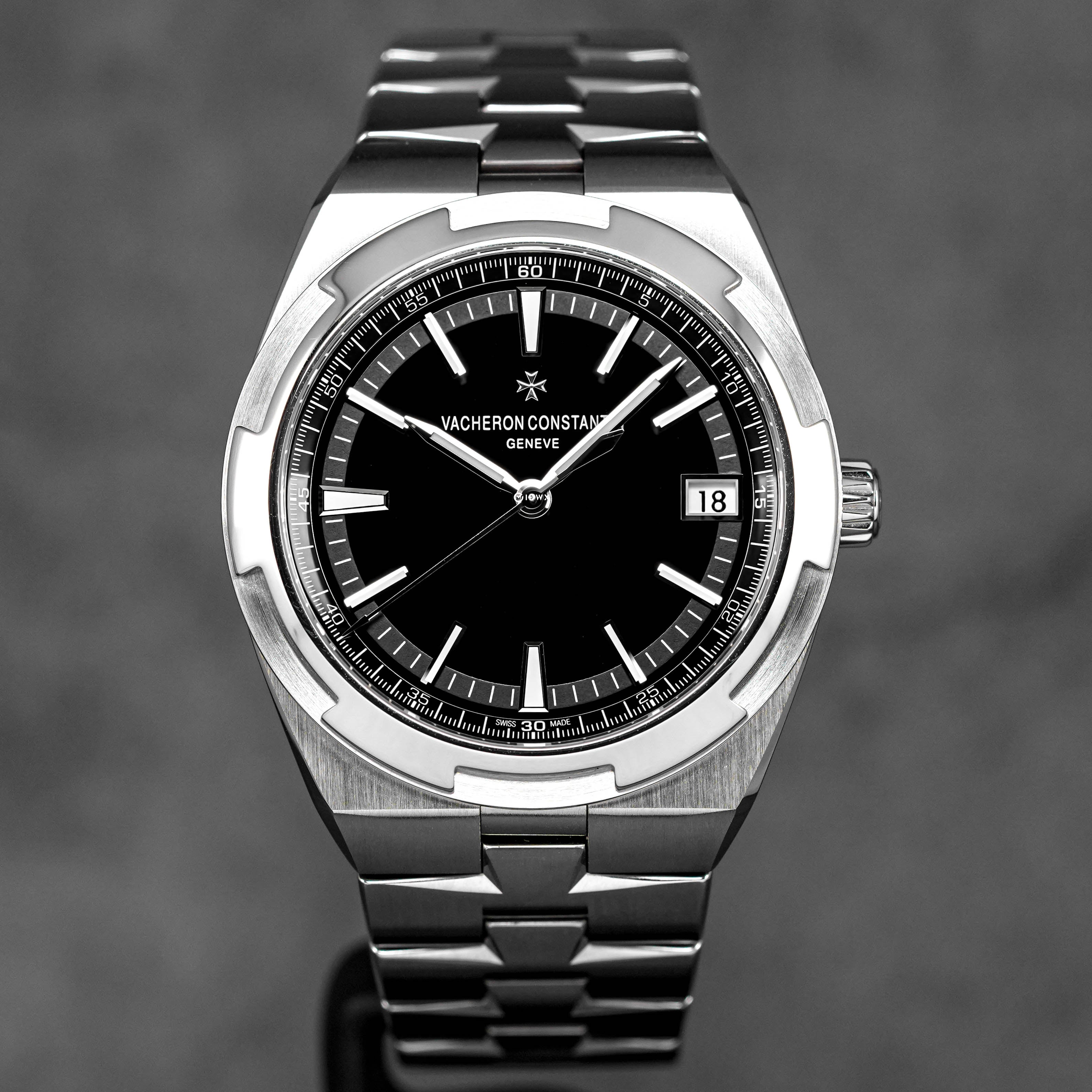 OVERSEAS BLACK DIAL (2021)