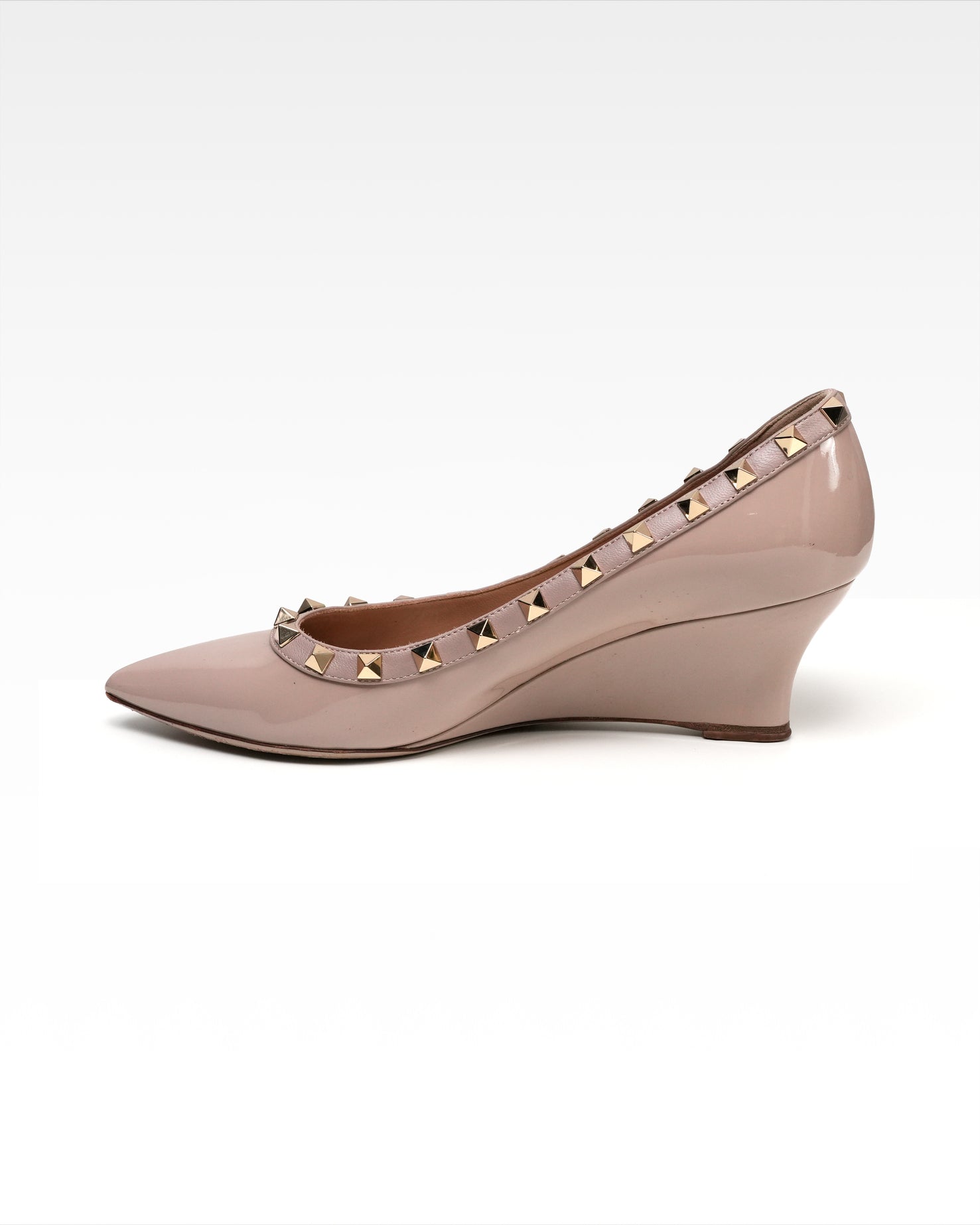 GARAVANI PATENT LEATHER PUMPS LADIES BEIGE ROCK STUDS