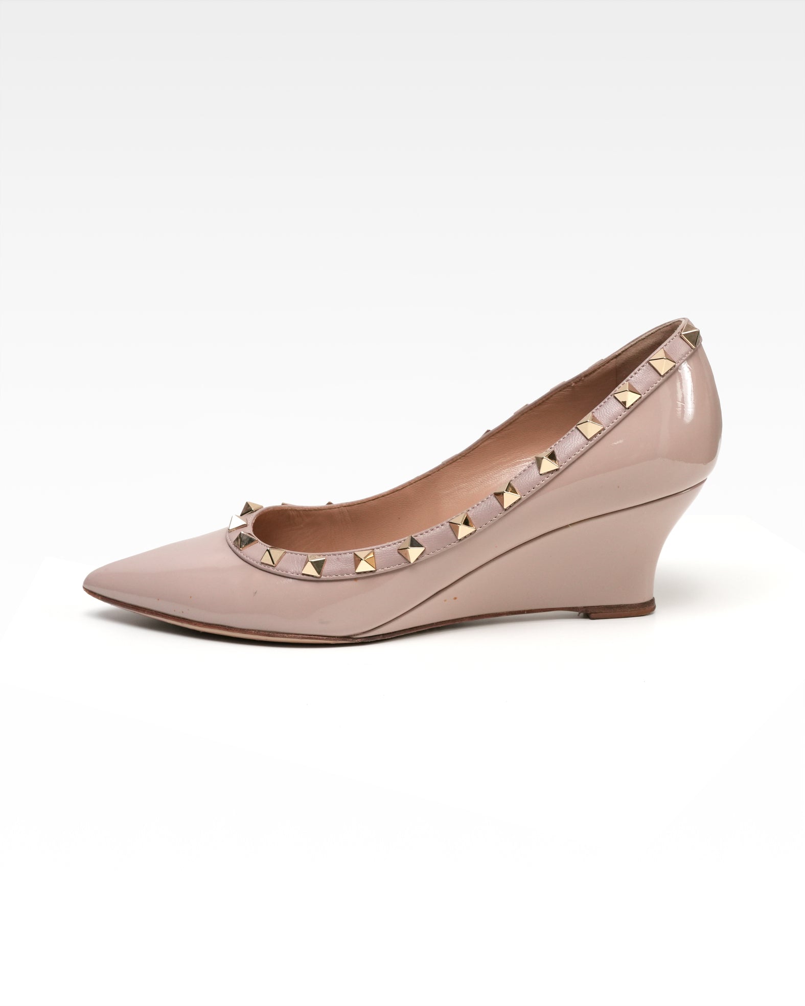 GARAVANI PATENT LEATHER PUMPS LADIES BEIGE ROCK STUDS