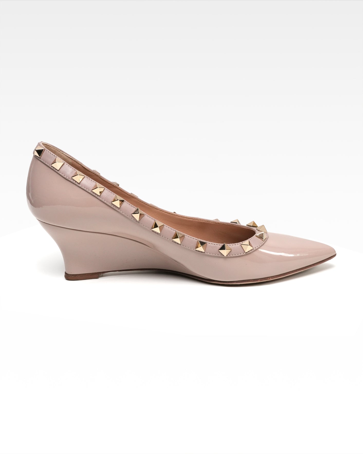 GARAVANI PATENT LEATHER PUMPS LADIES BEIGE ROCK STUDS