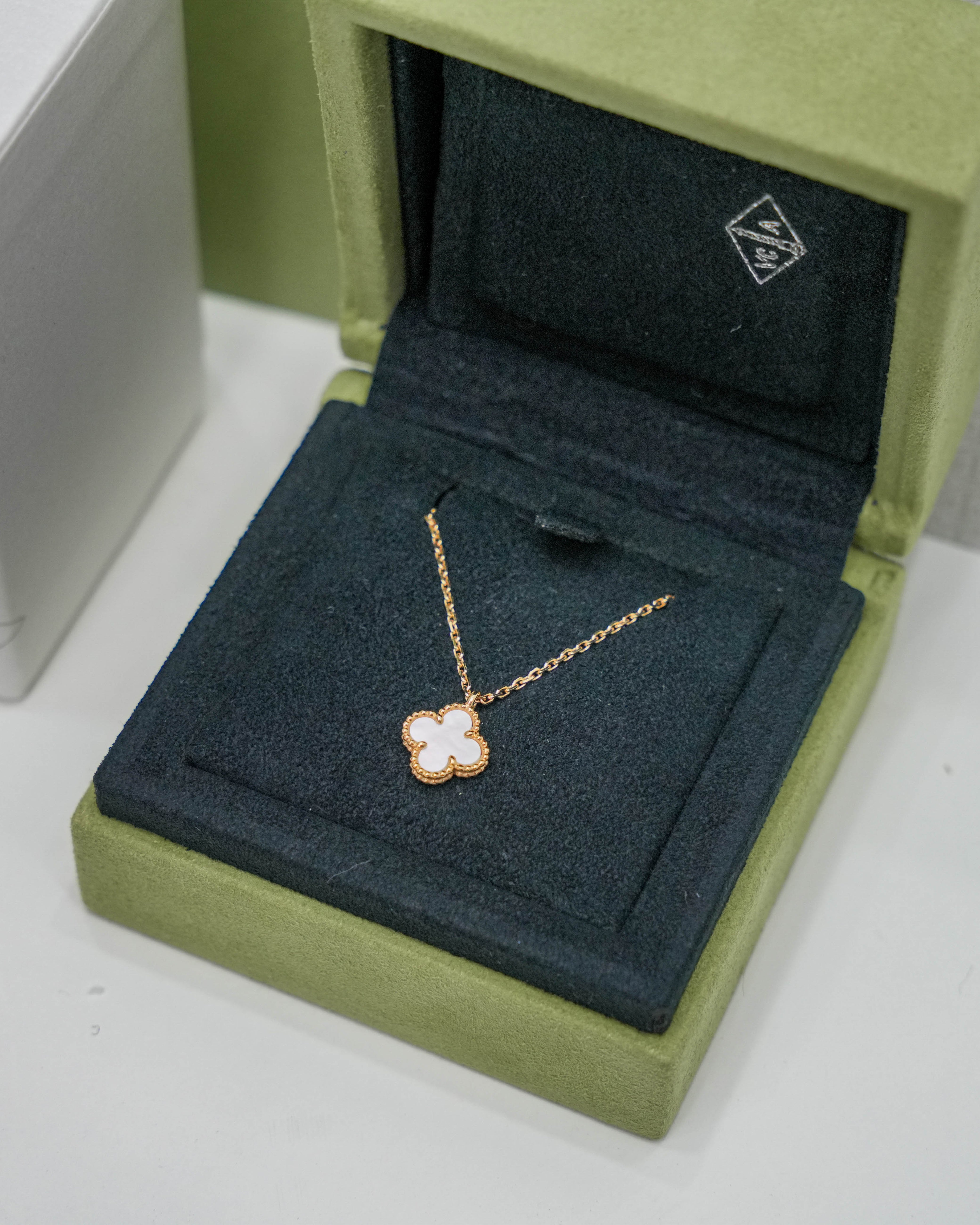 SWEET ALHAMBRA MOTHER OF PEARL NECKLACE (2021)