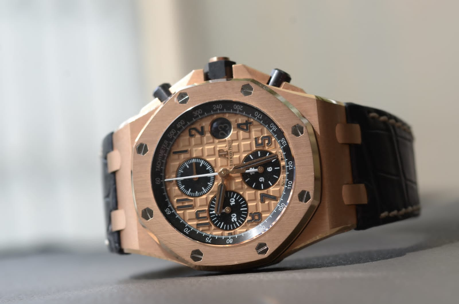 ROYAL OAK OFFSHORE CHRONOGRAPH 42MM 'HONEY GOLD' LEATHER STRAP (2018)