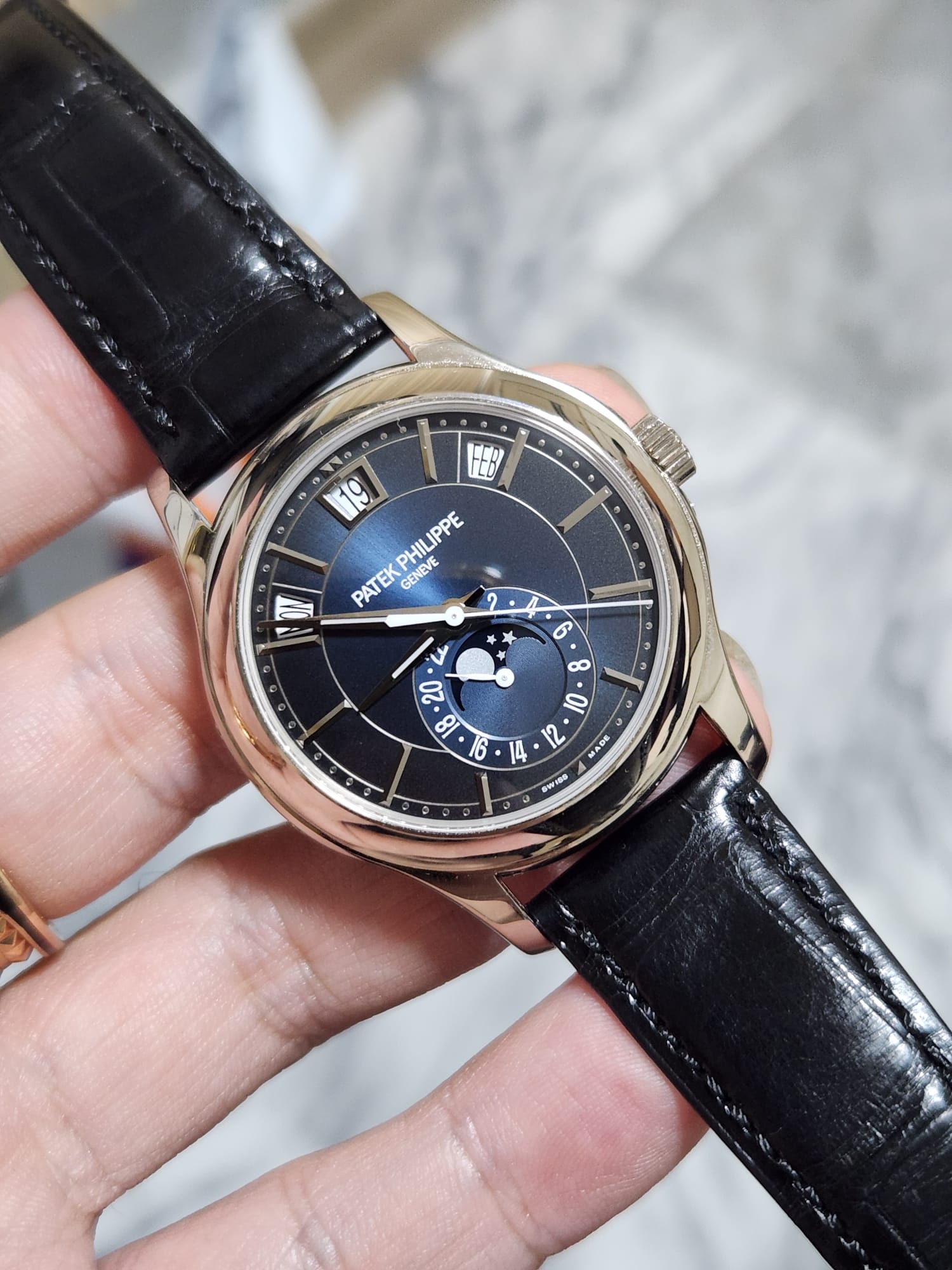 PATEK PHILIPPE COMPLICATIONS WHITEGOLD 5205G MOONPHASE BLUE DIAL