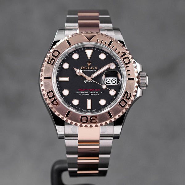 YACHT MASTER 40MM TWOTONE ROSEGOLD BLACK DIAL (2022)