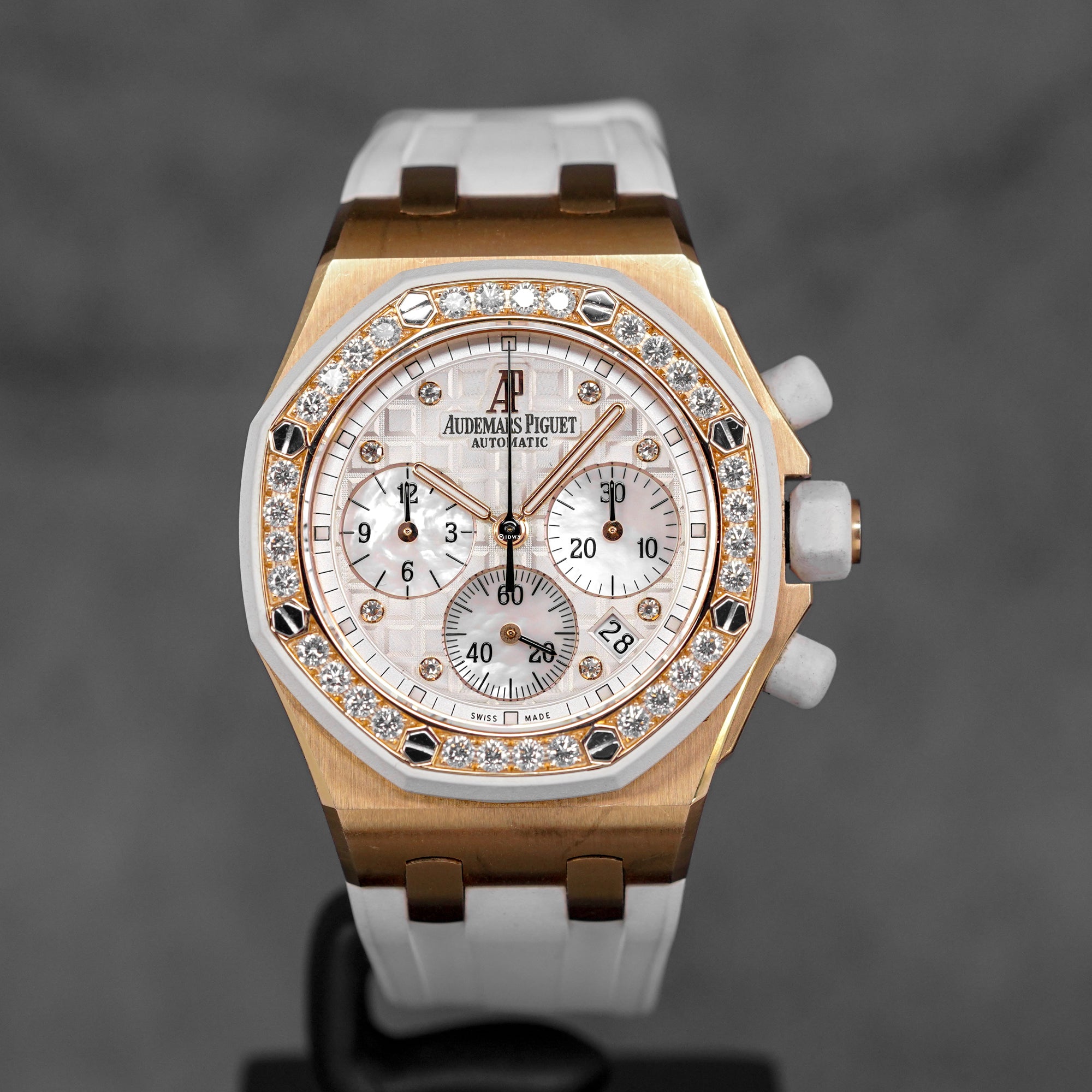 ROYAL OAK OFFSHORE CHRONOGRAPH 37MM ROSEGOLD WHITE DIAL DIAMOND BEZEL (2013)