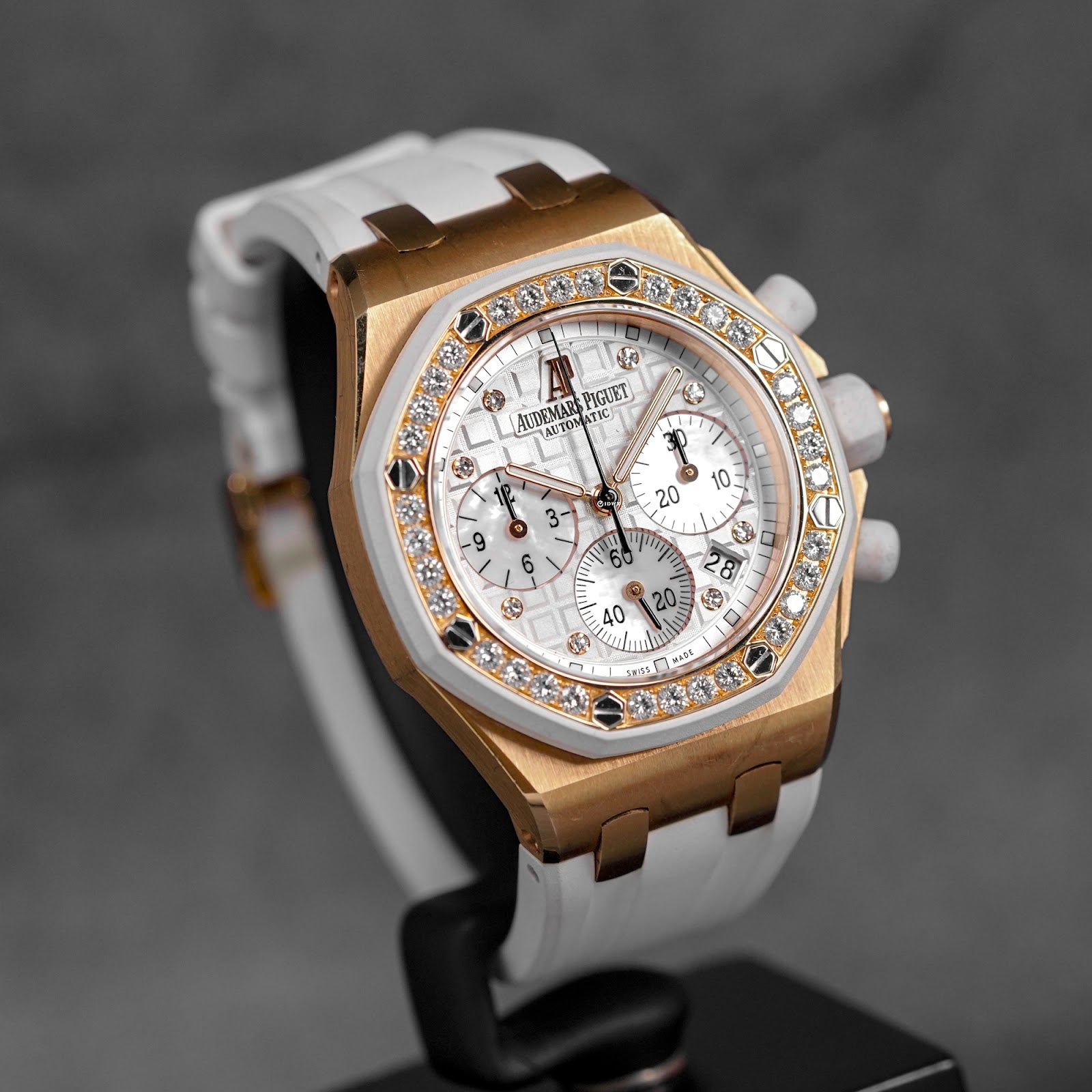 ROYAL OAK OFFSHORE CHRONOGRAPH 37MM ROSEGOLD WHITE DIAL DIAMOND BEZEL (2013)