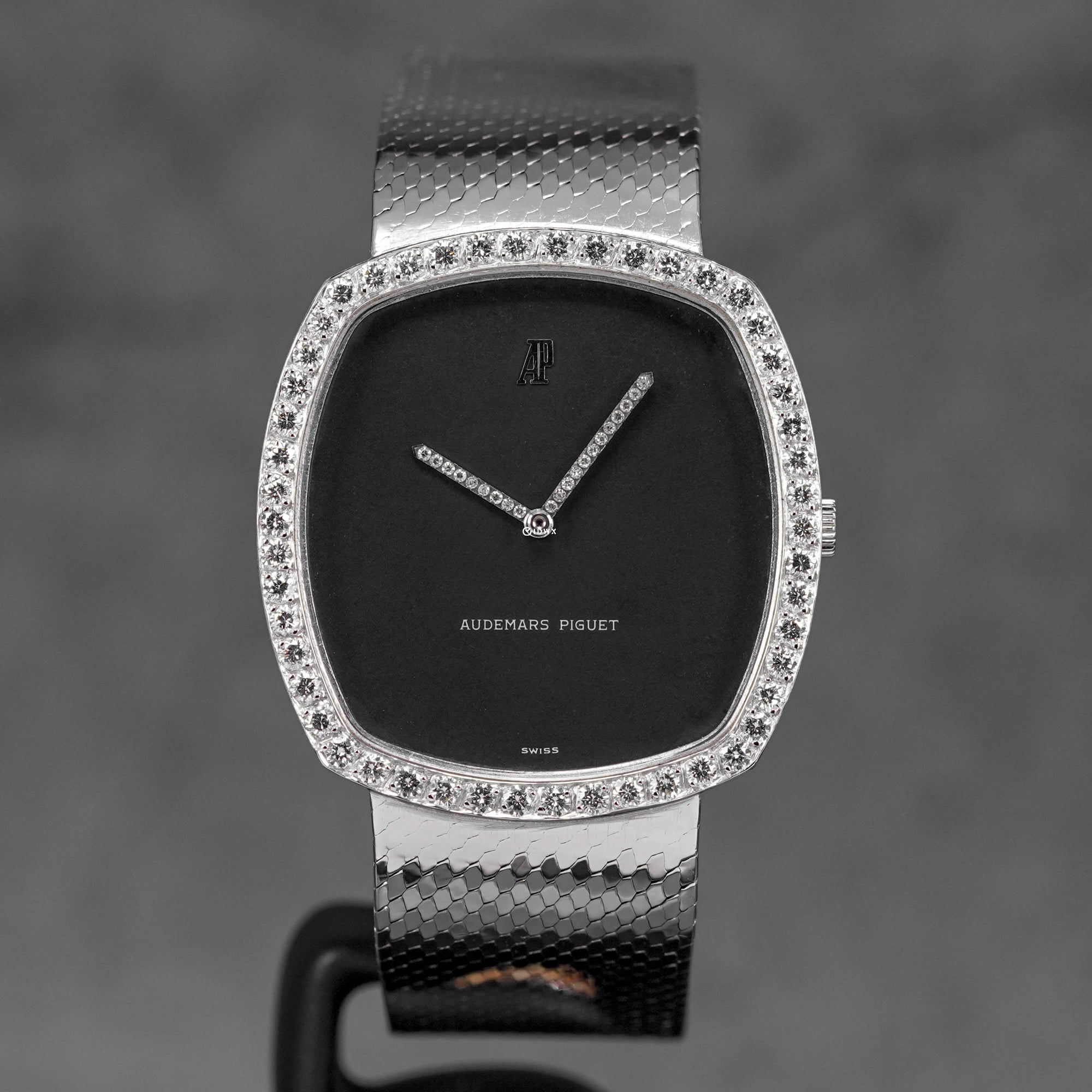 TONNEAU WHITEGOLD BLACK DIAL DIAMOND BEZEL (WATCH ONLY)