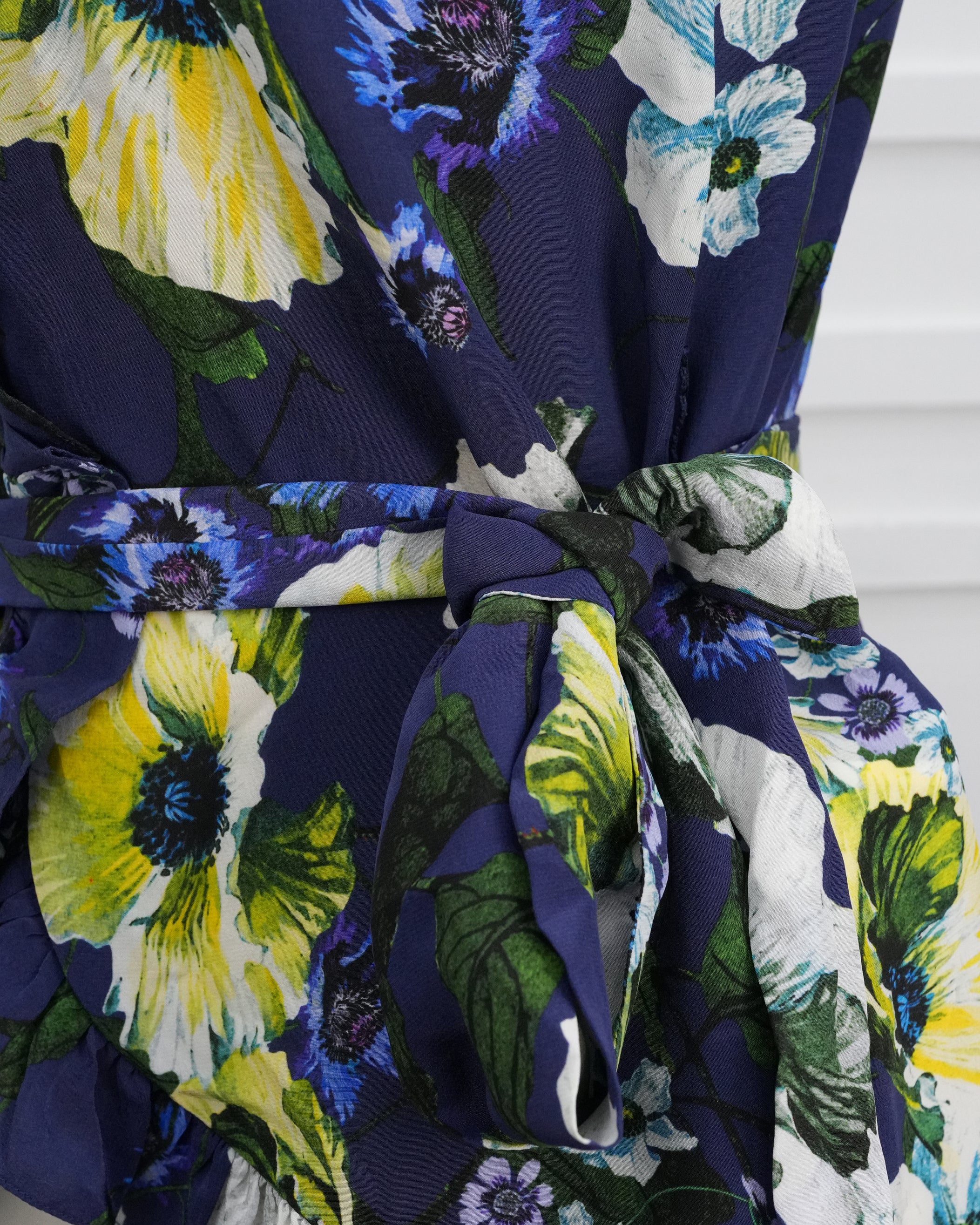 FLORAL-PRINT NAVY SILK TOP SIZE 40