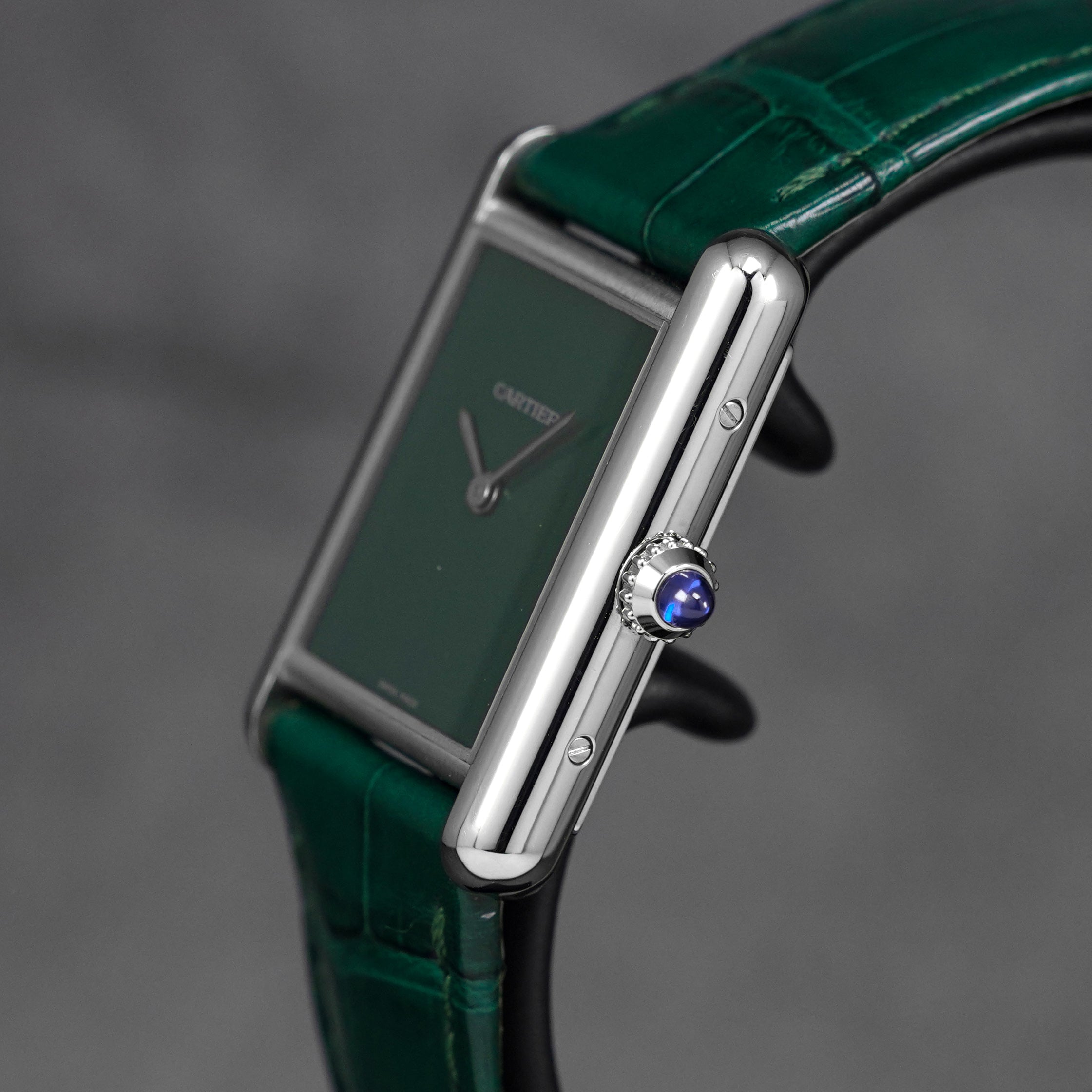 harga cartier tank must l green