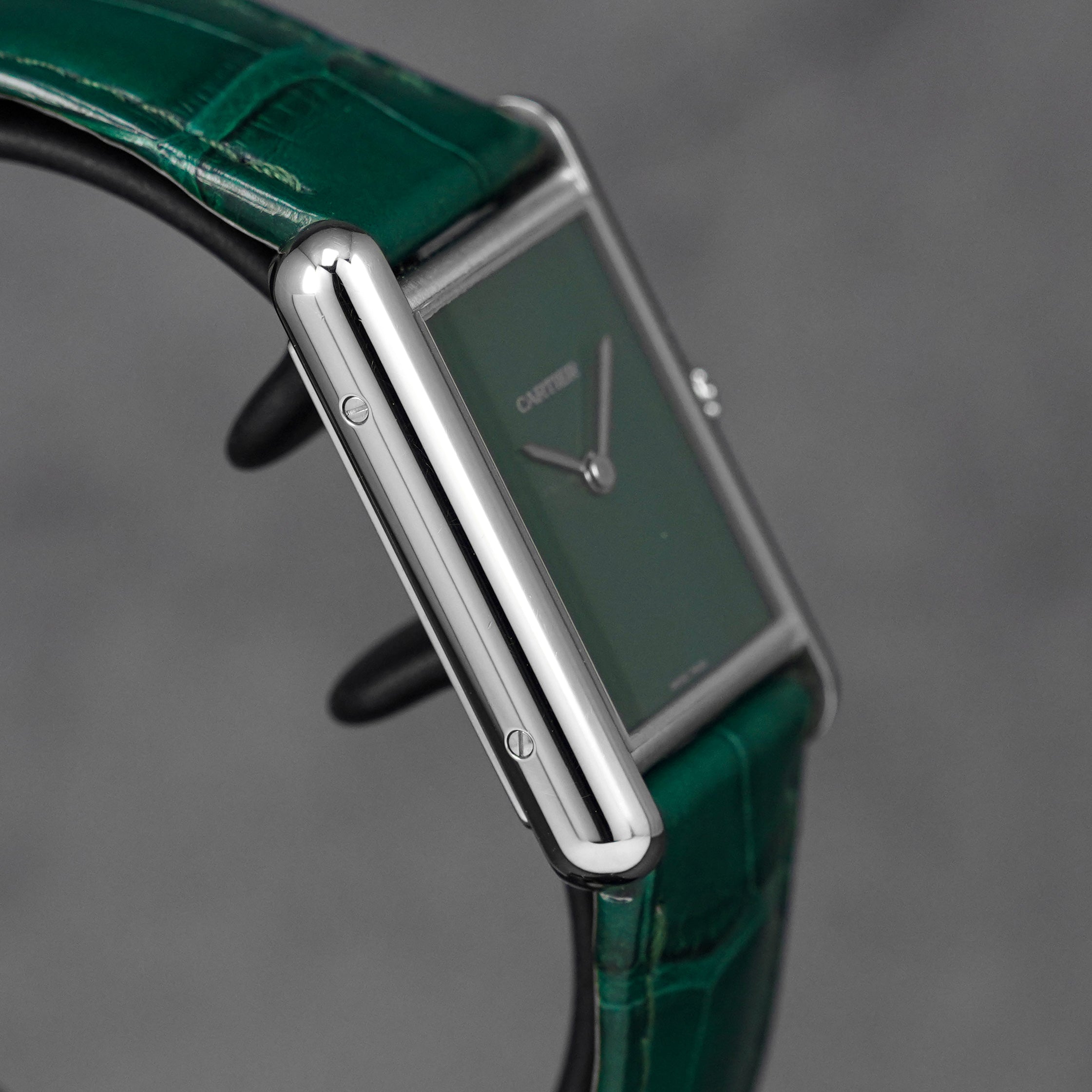 harga cartier tank must l green