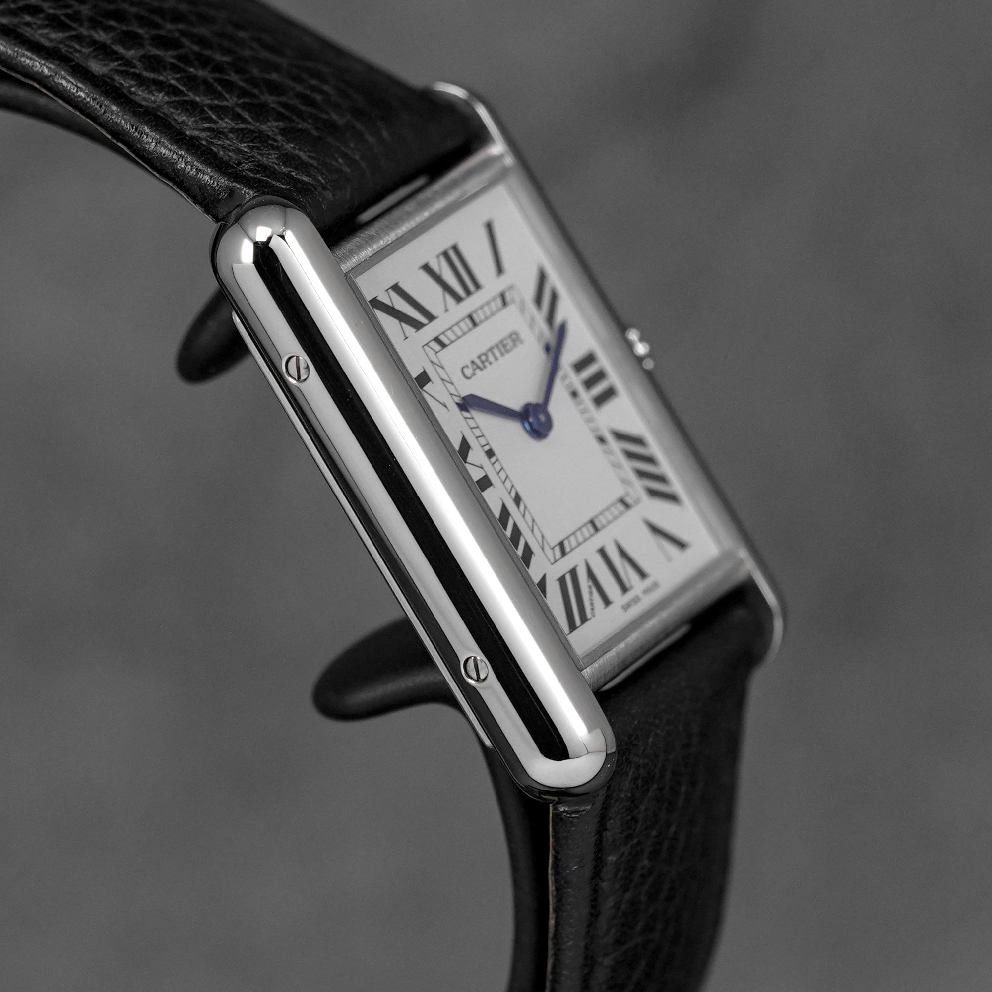 TANK MUST L SILVER DIAL (2023)