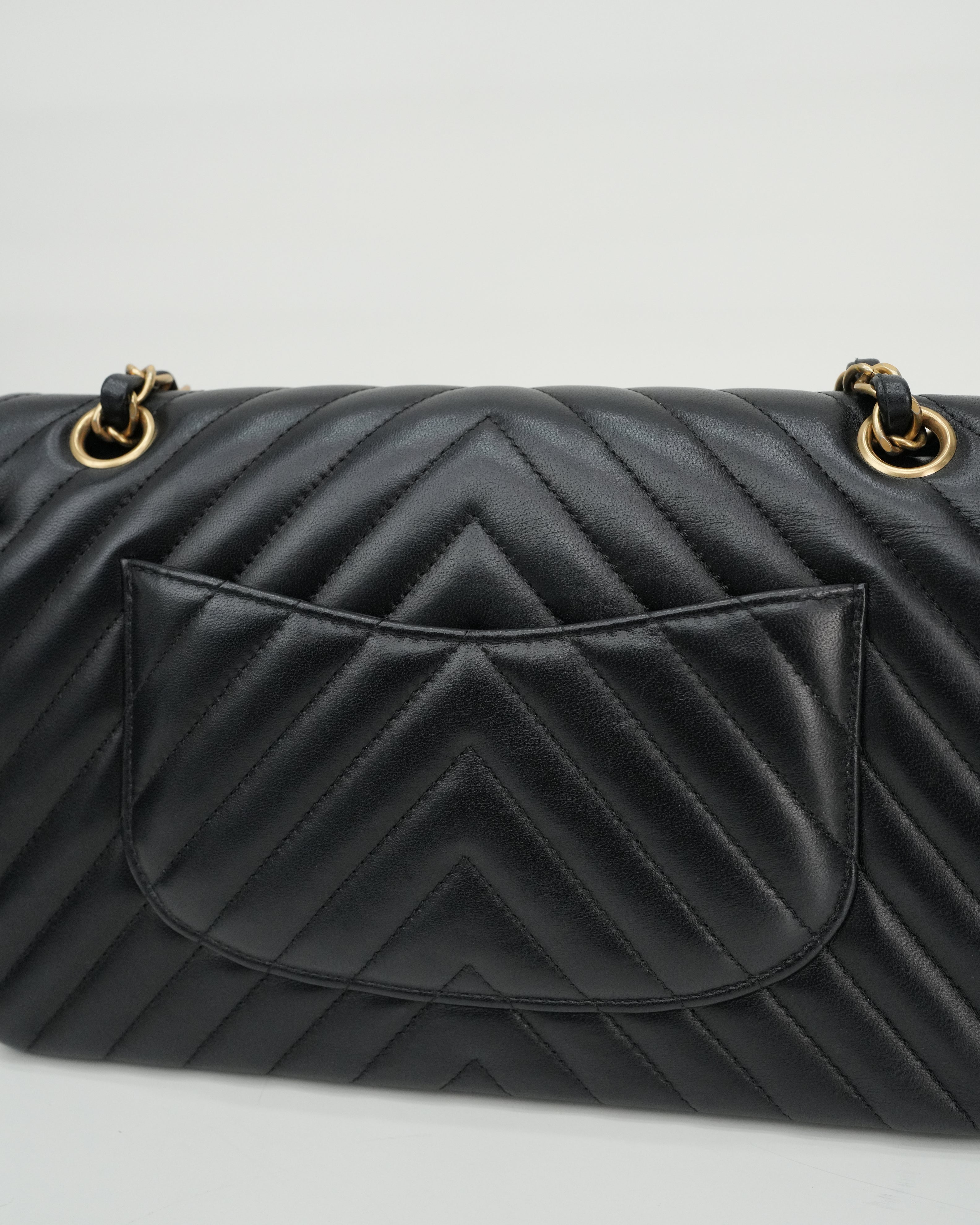 CLASSIC DOUBLE FLAP MEDIUM CHEVRON LAMBSKIN (MATTE) GHW BLACK
