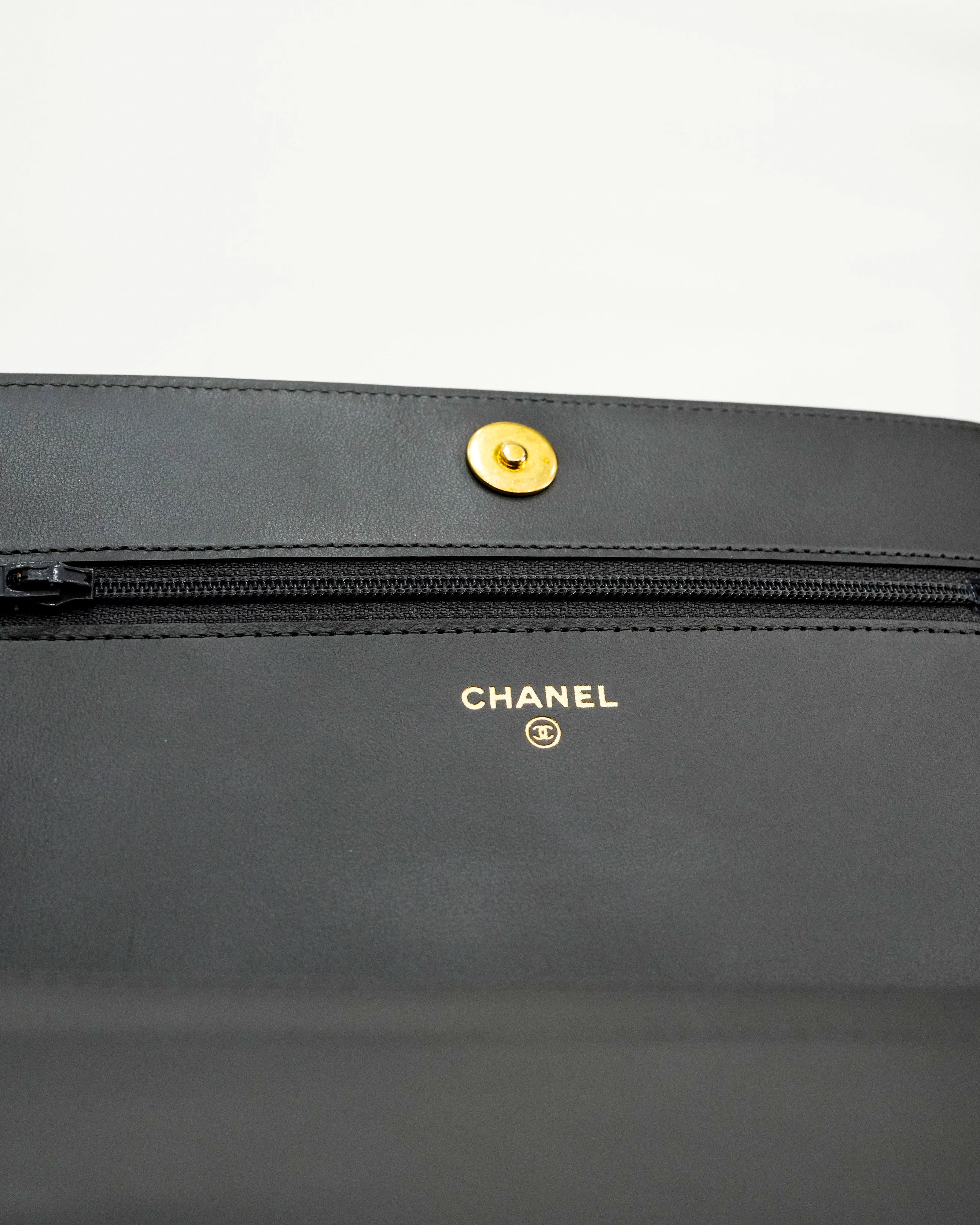 BOY WALLET ON CHAIN CAVIAR GREY GHW