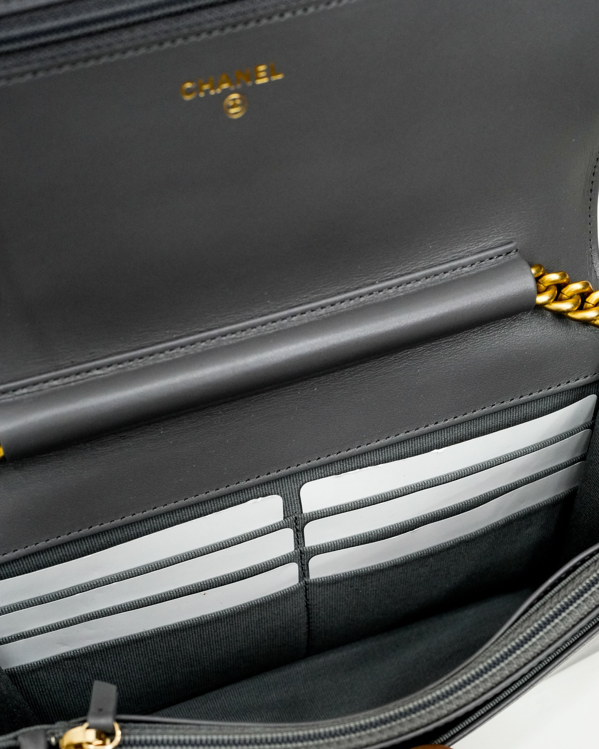 BOY WALLET ON CHAIN CAVIAR GREY GHW