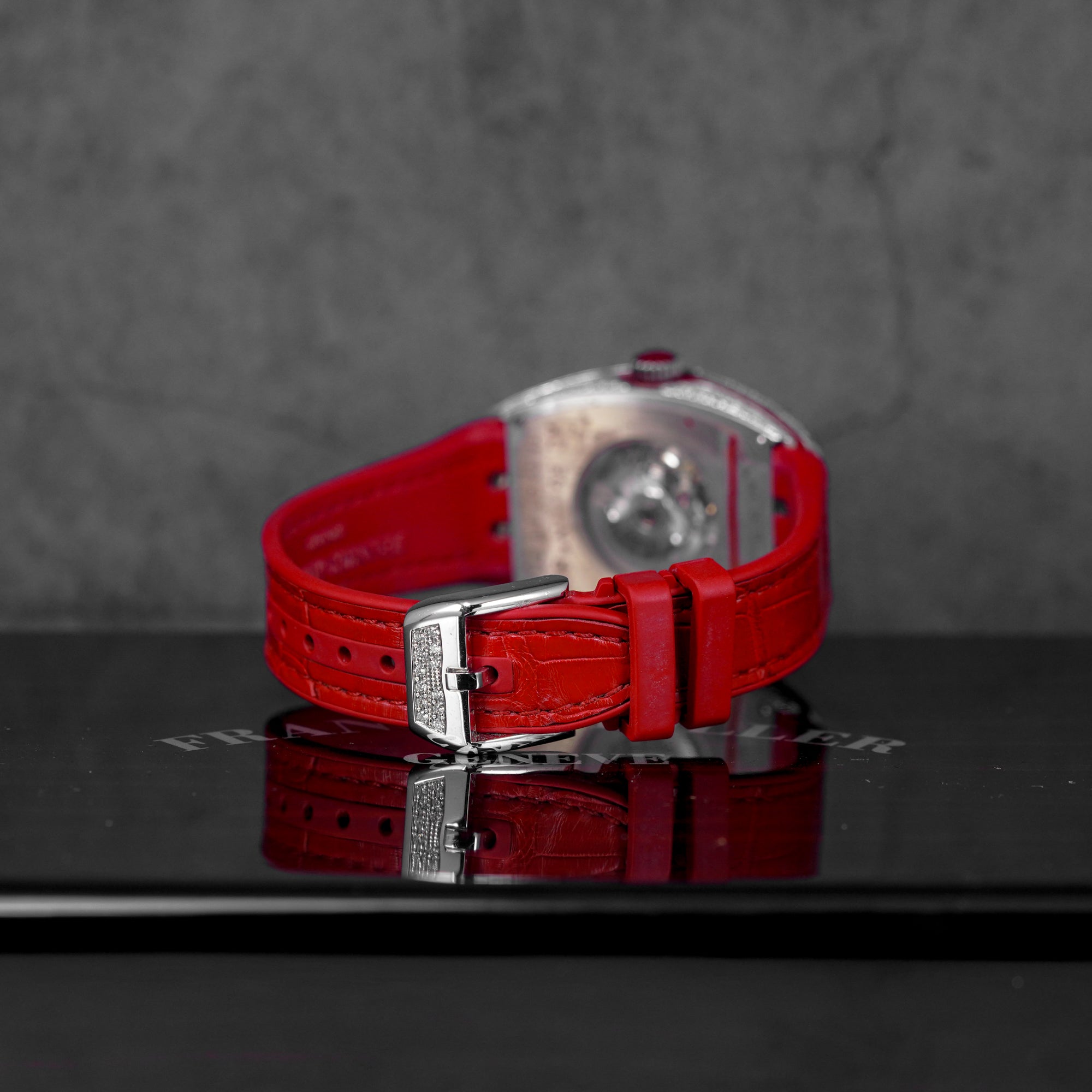 V32 RED DIAMOND DIAL (2022)