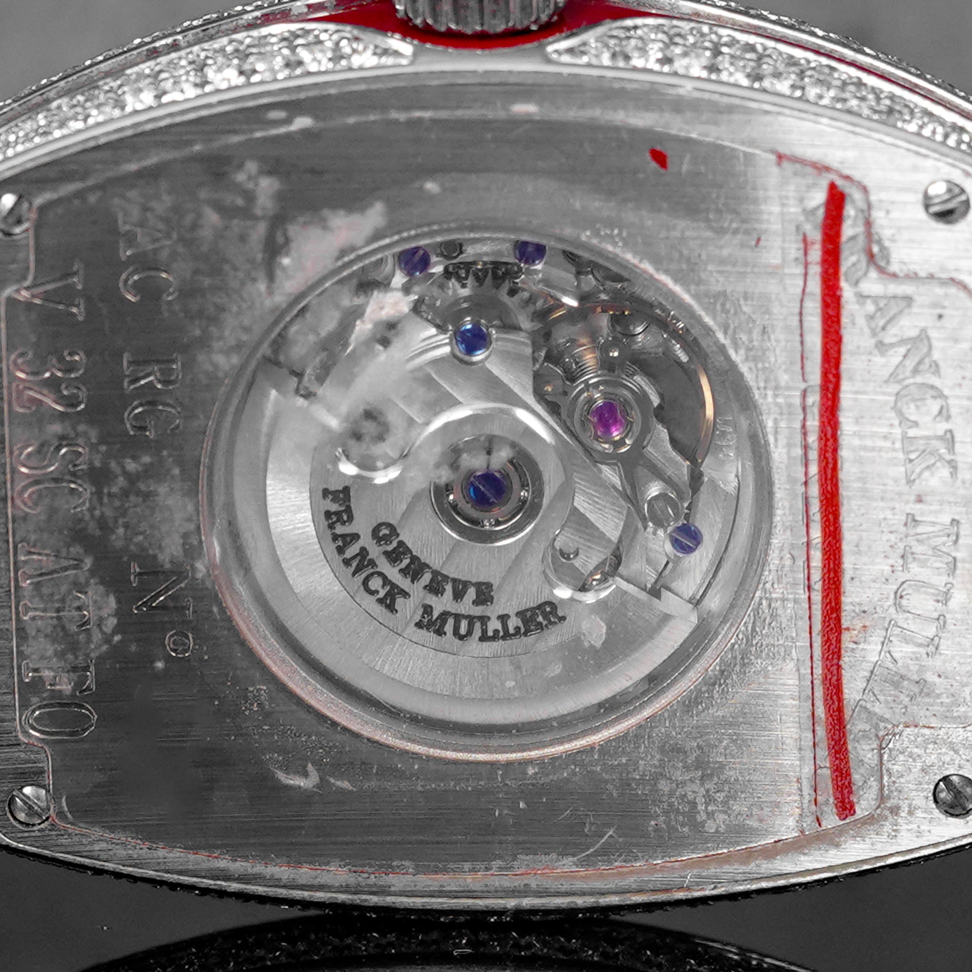 V32 RED DIAMOND DIAL (2022)