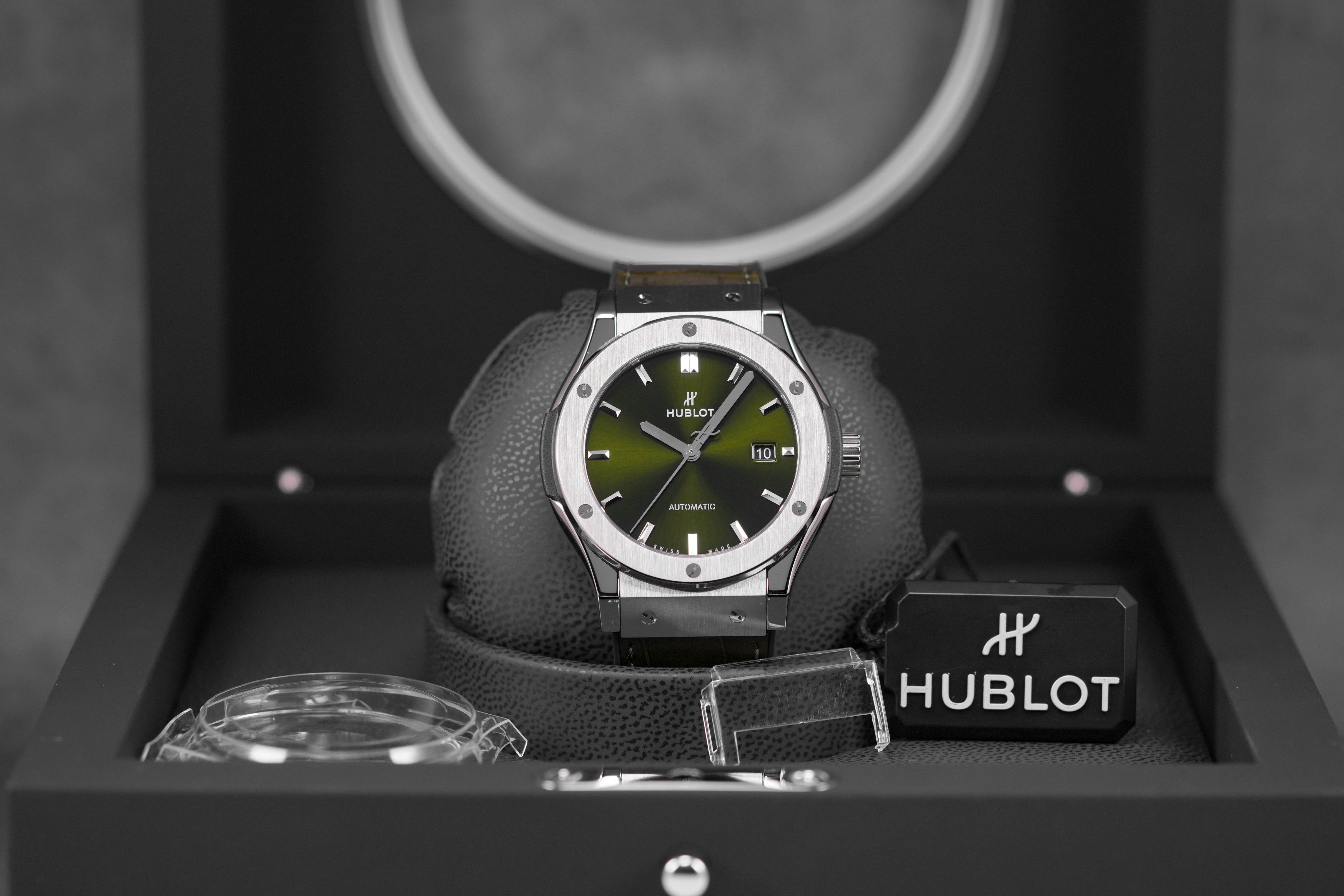 CLASSIC FUSION 42MM TITANIUM GREEN (2023)