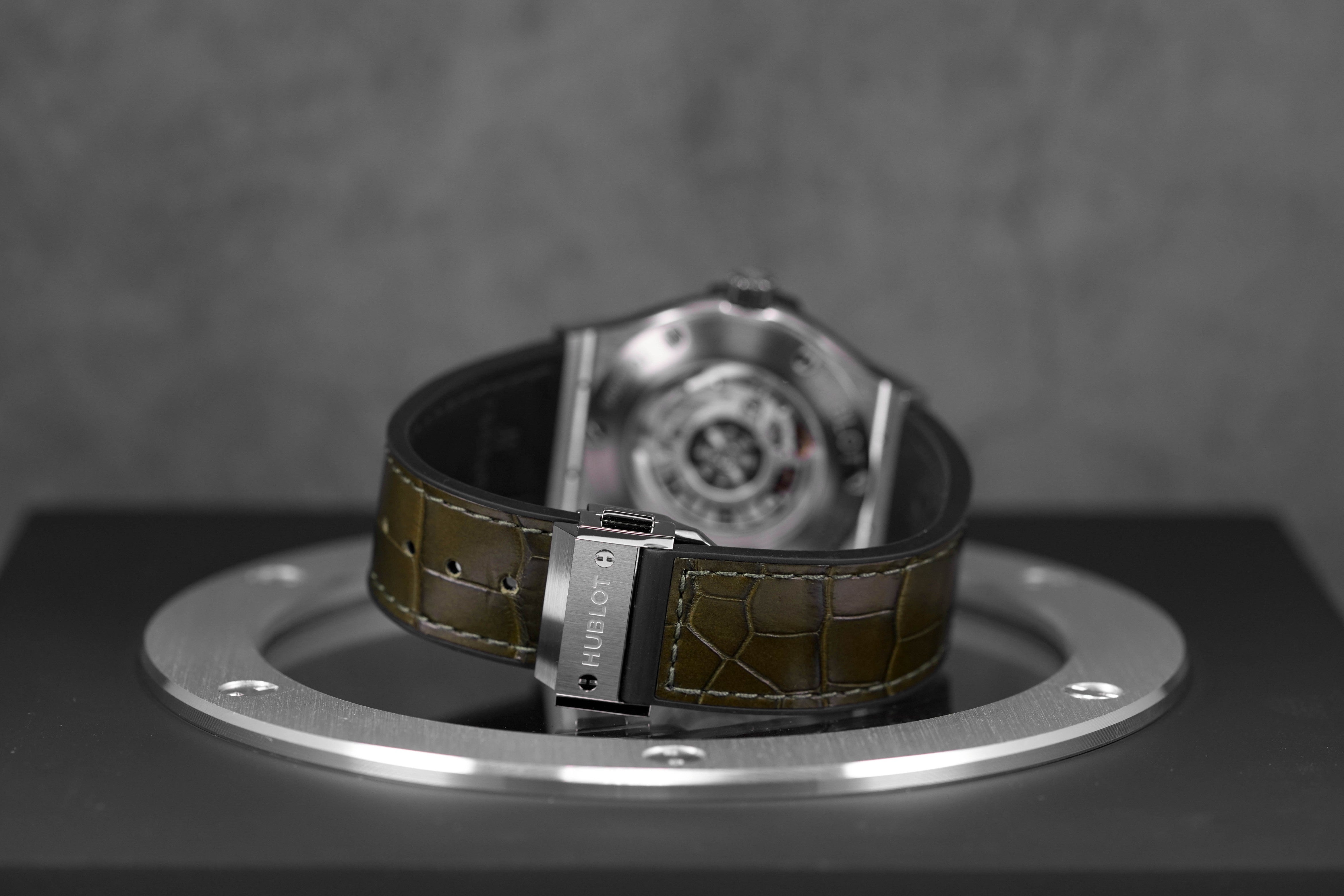 CLASSIC FUSION 42MM TITANIUM GREEN (2023)