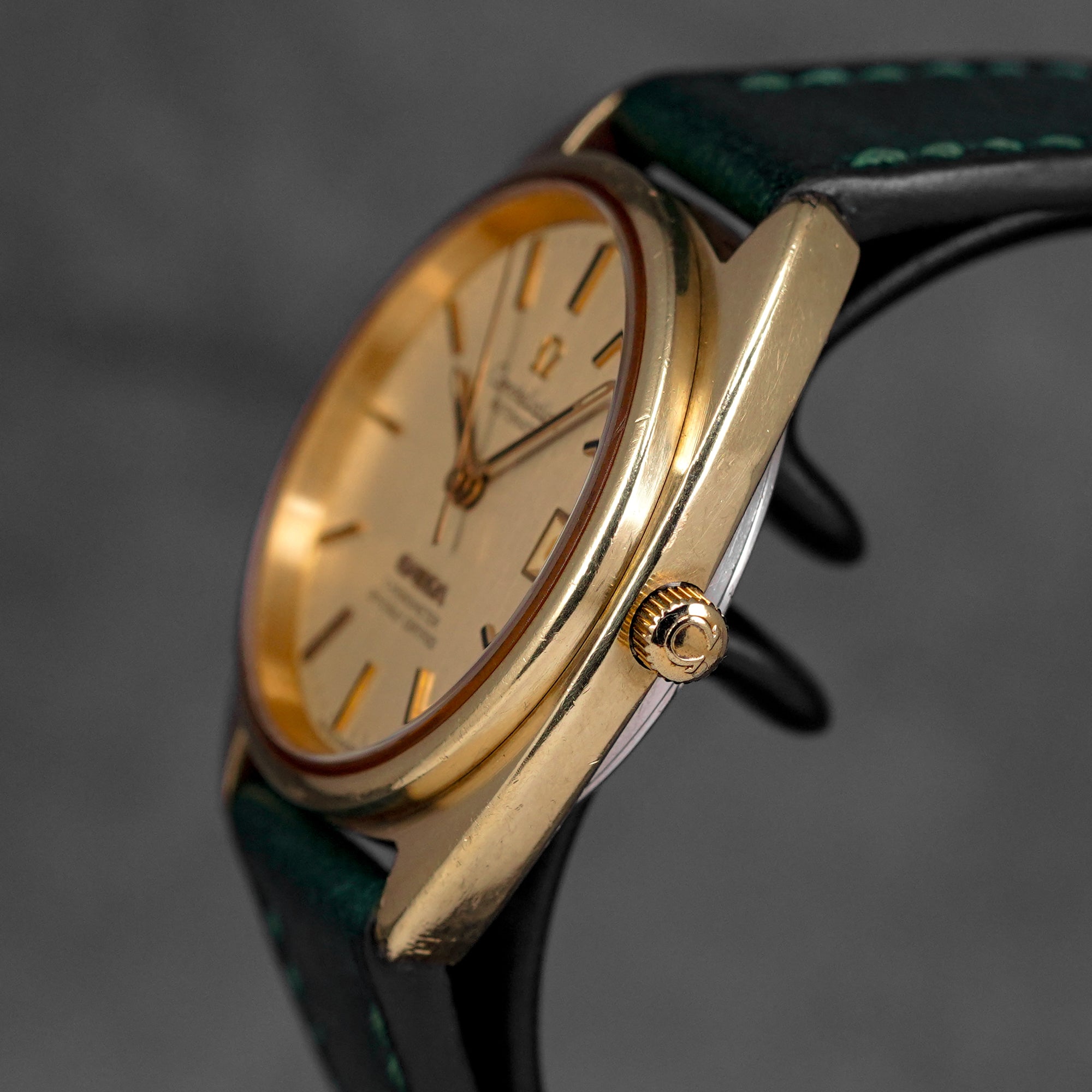 CONSTELLATION 'C-SHAPE' YELLOWGOLD-PLATED CHAMPAGNE DIAL (WATCH ONLY)