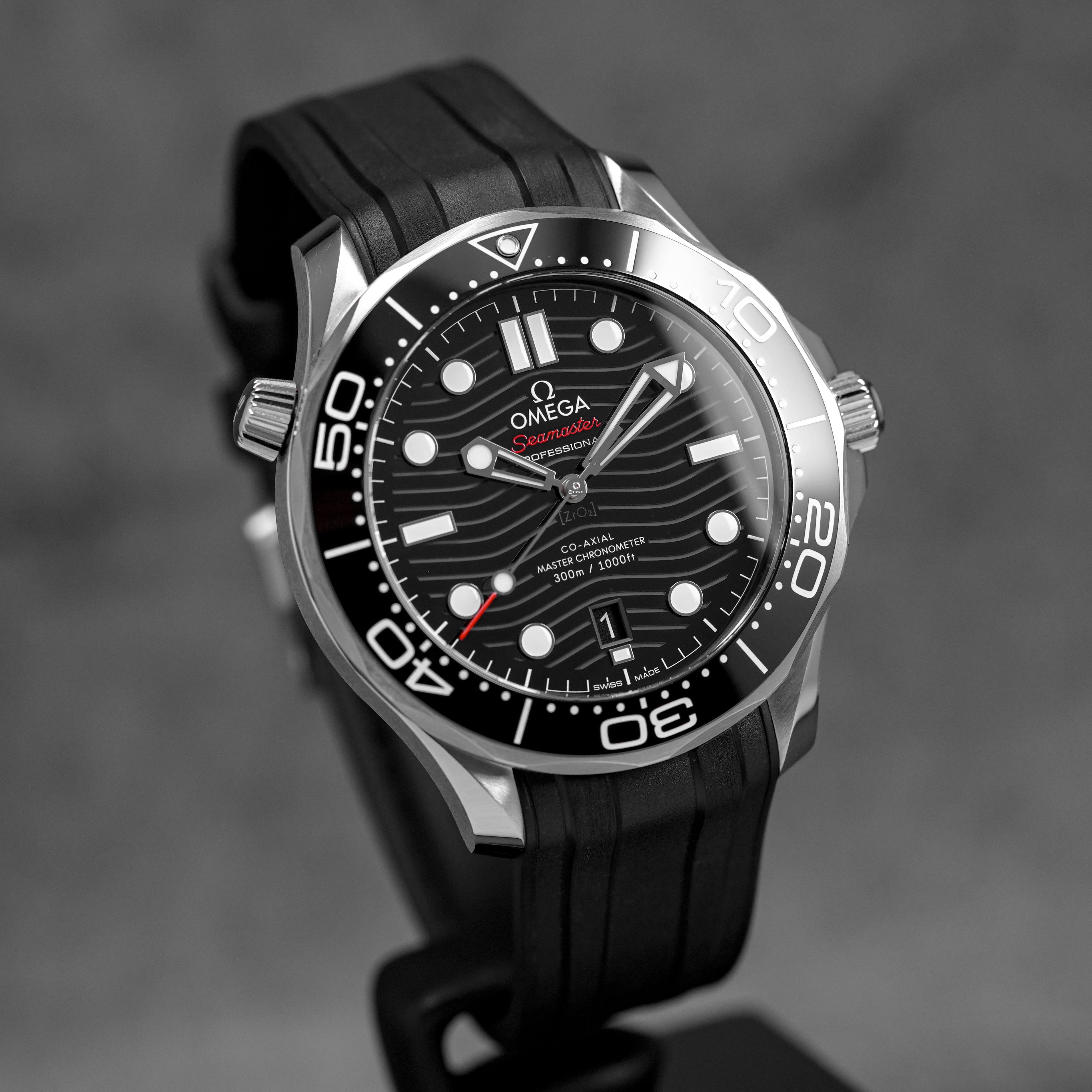 harga omega seamaster diver 300 black rubber