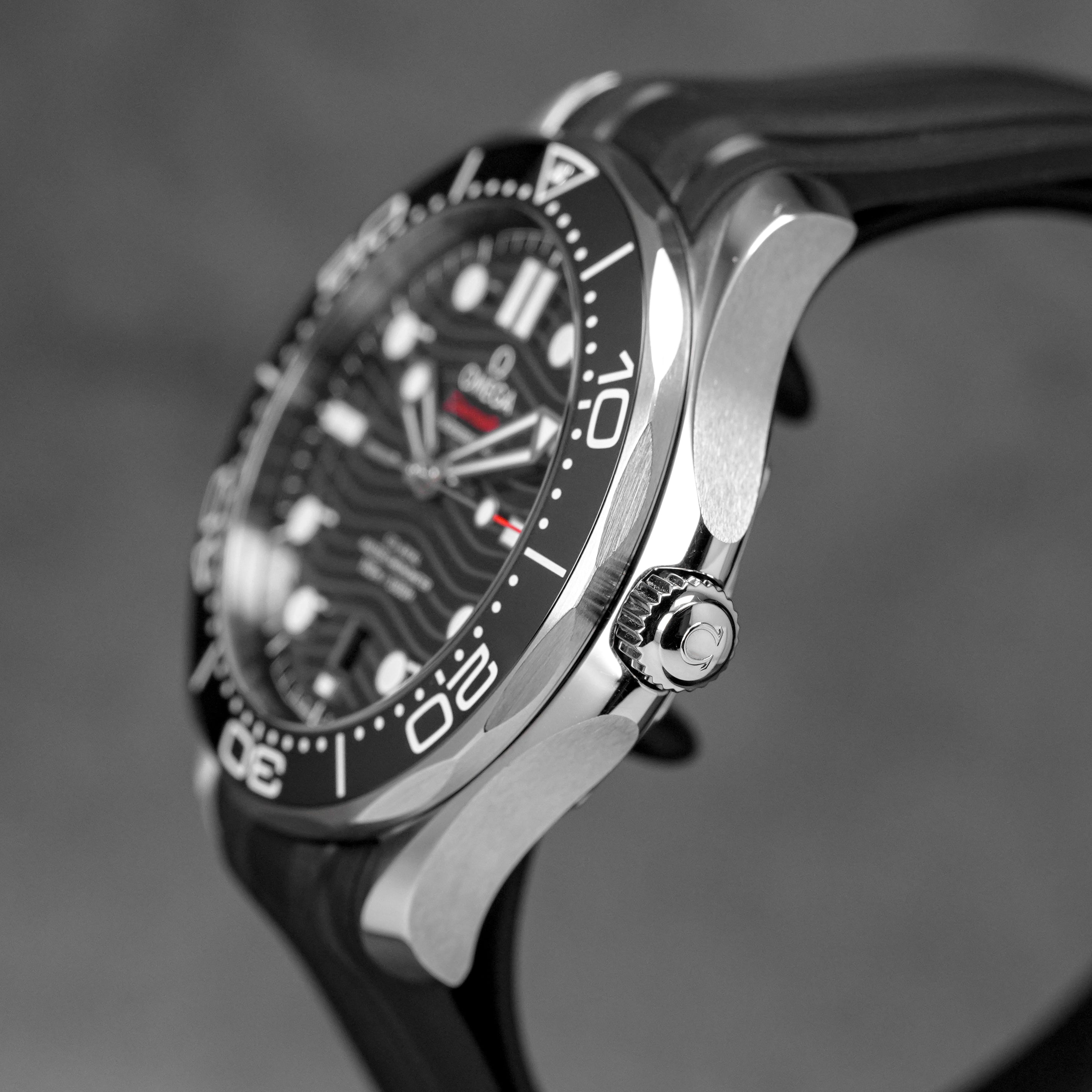 harga omega seamaster diver 300 black rubber