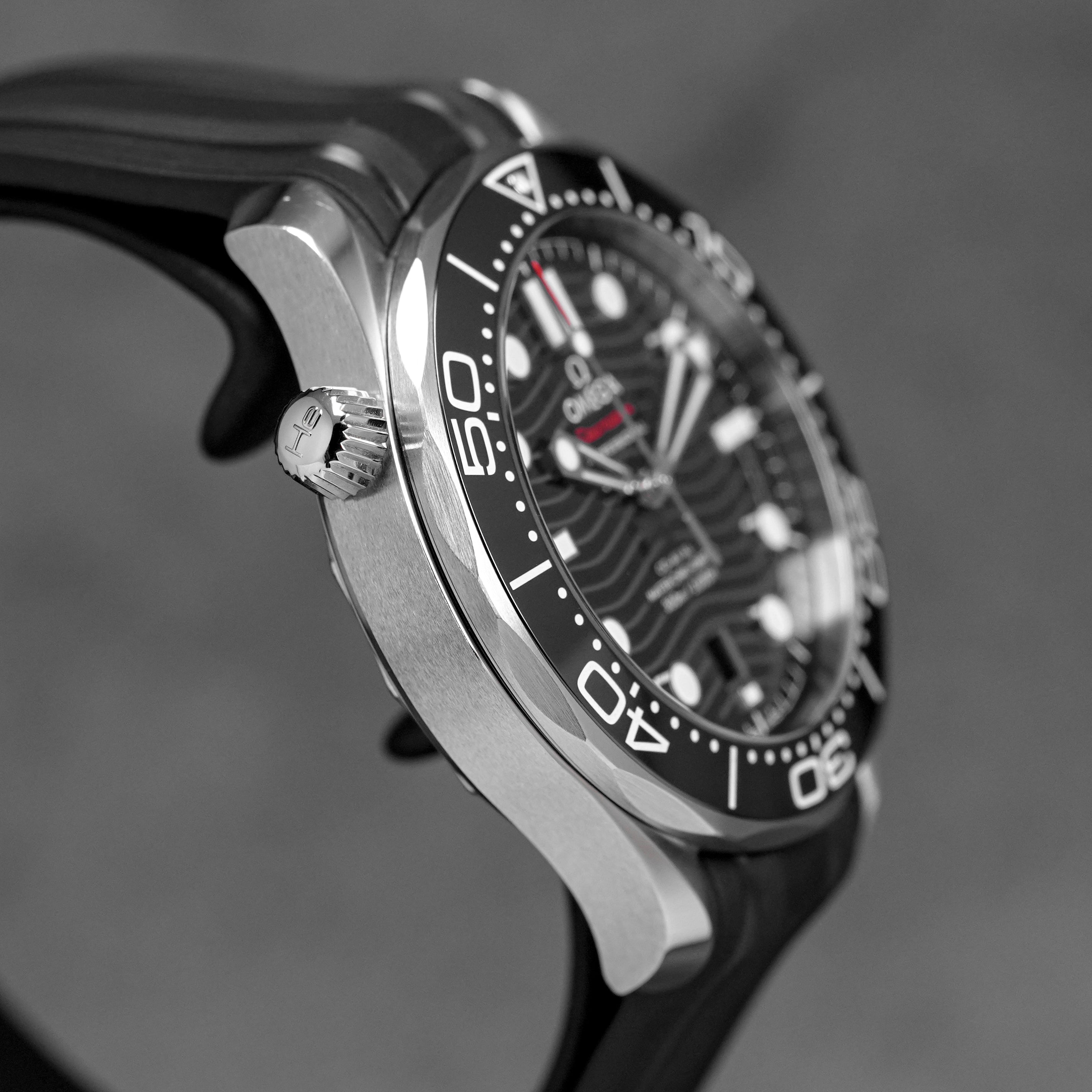 harga omega seamaster diver 300 black rubber