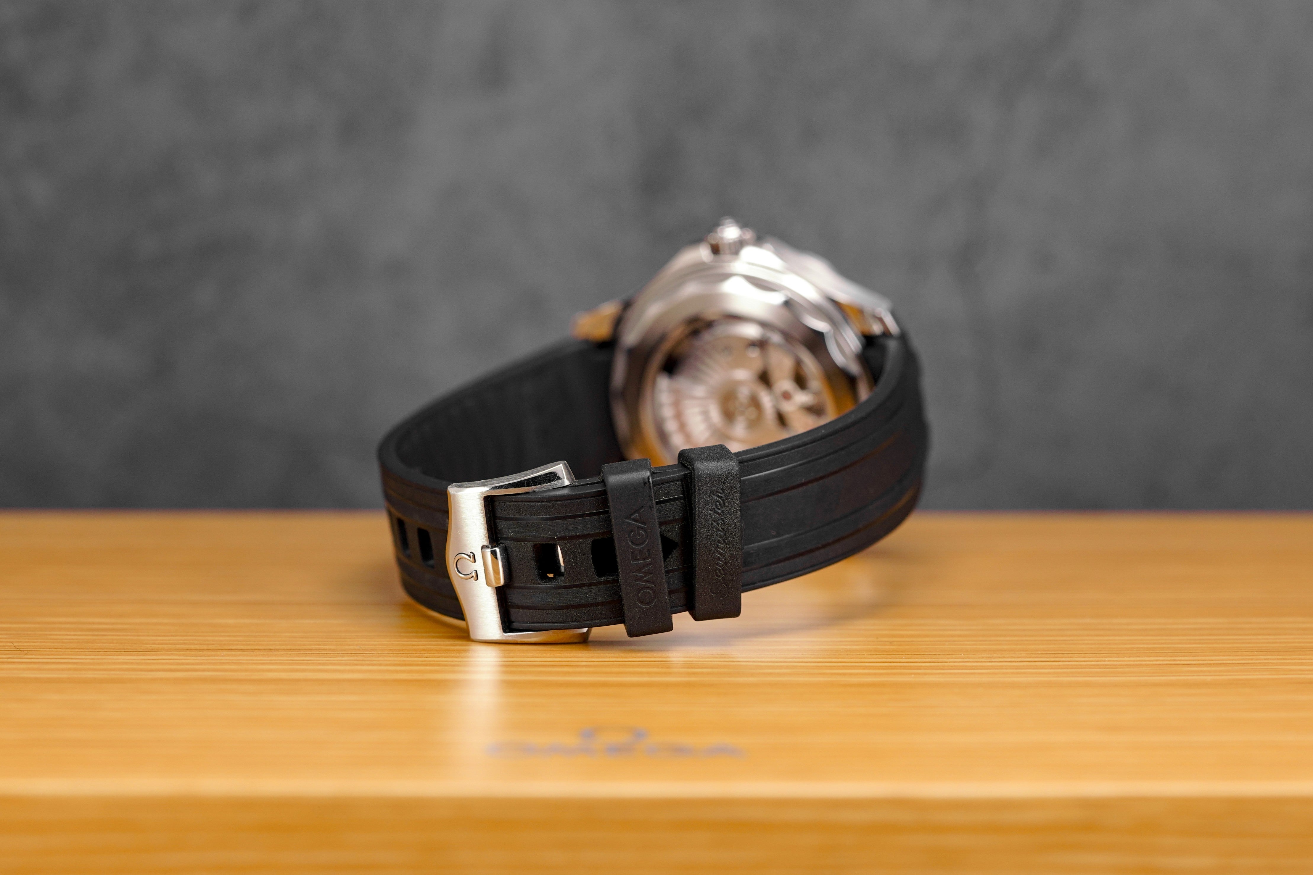 harga omega seamaster diver 300 black rubber